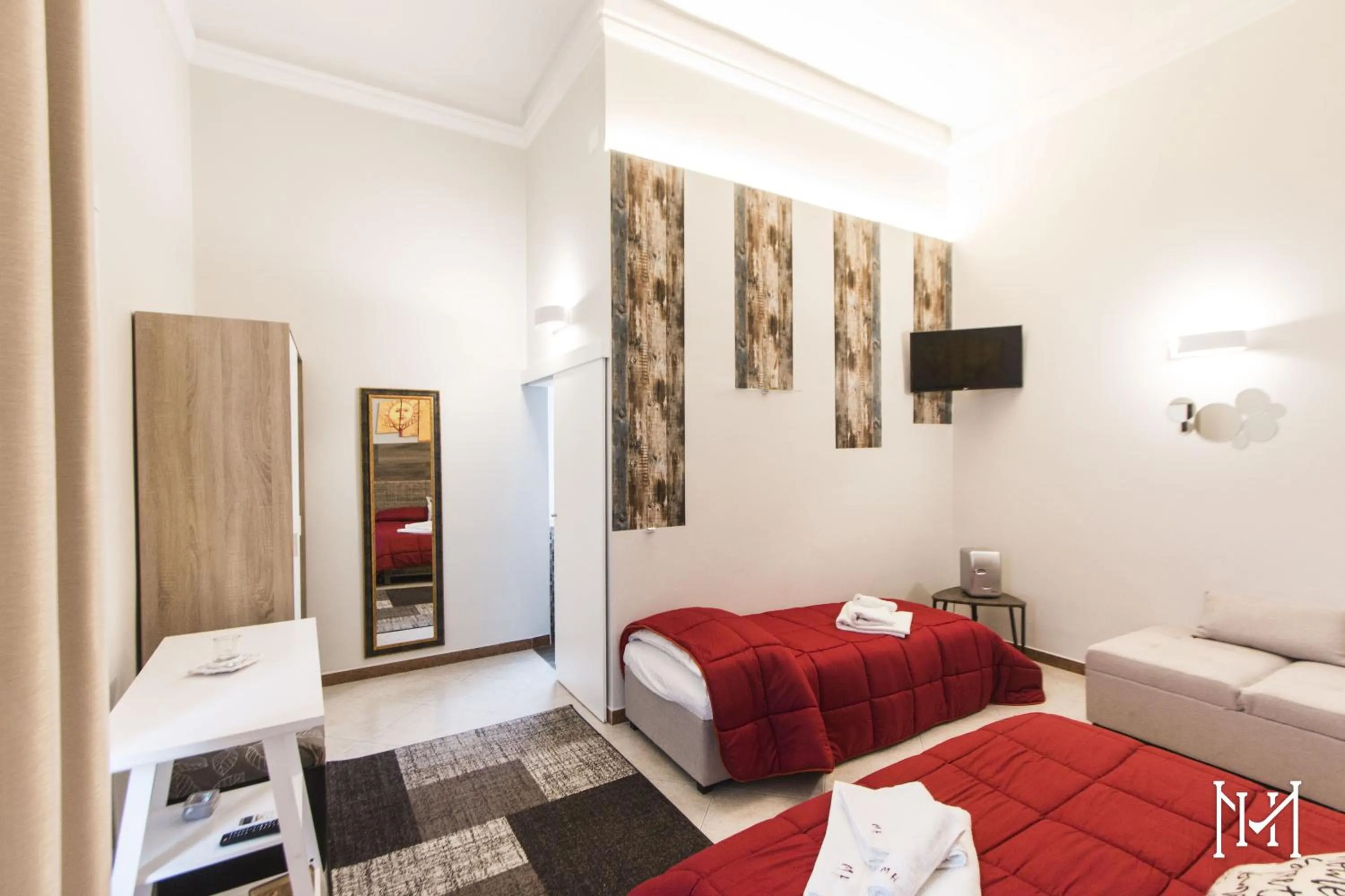 Photo of the whole room, Bed in Mulberry House