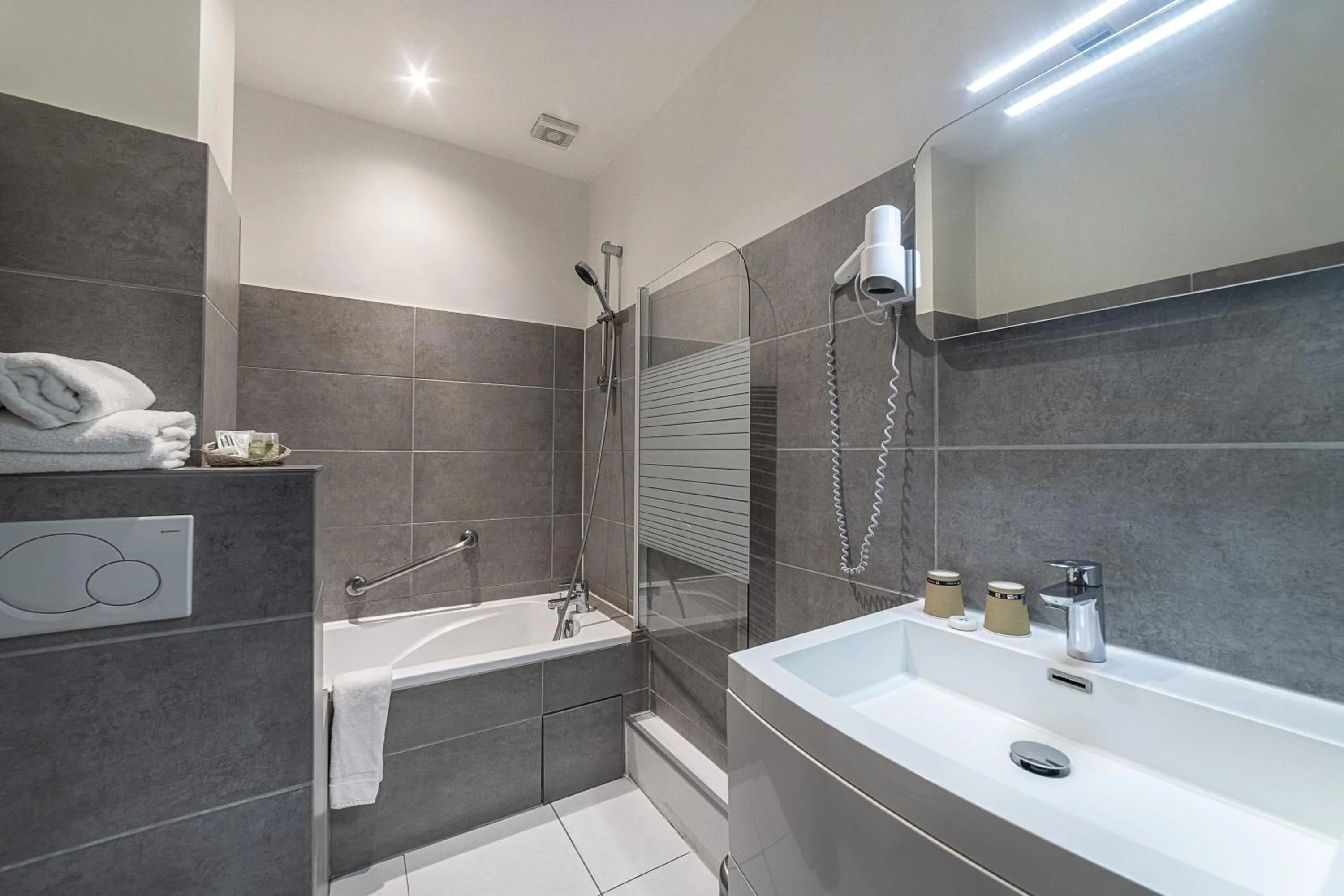 Bathroom in Hotel de la Baie