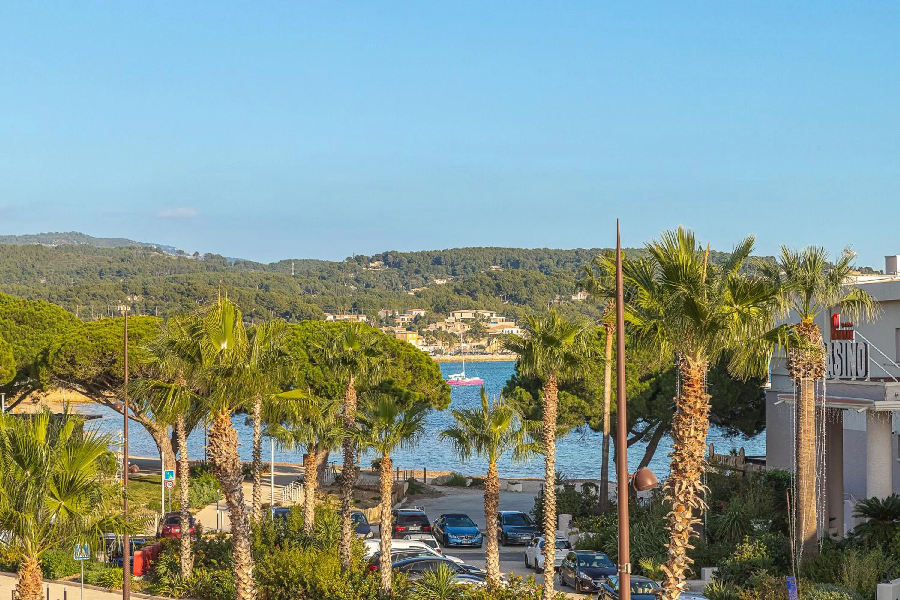 Day in Hotel de la Baie