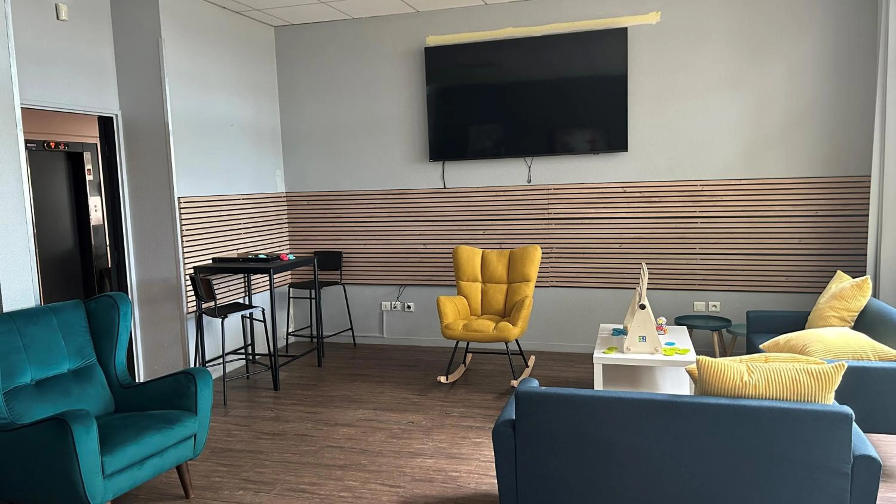 Communal lounge/ TV room in Kyriad Marne-La-Vallée Torcy