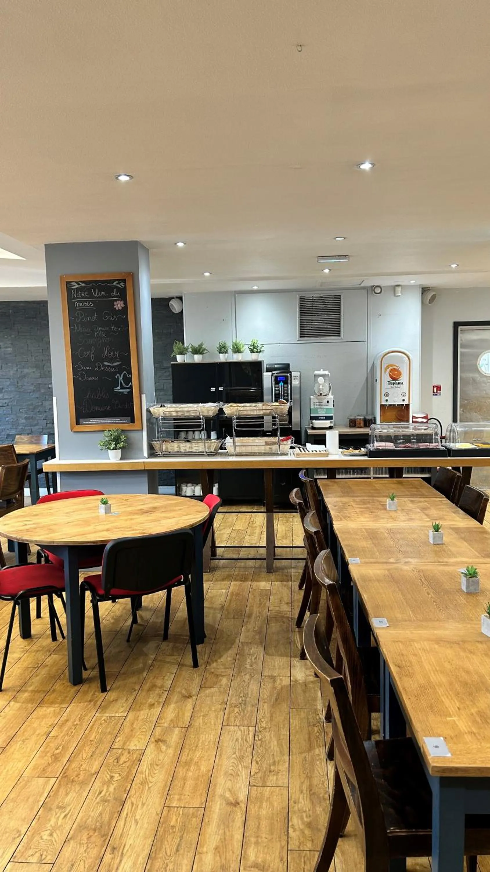 Breakfast in Kyriad Marne-La-Vallée Torcy