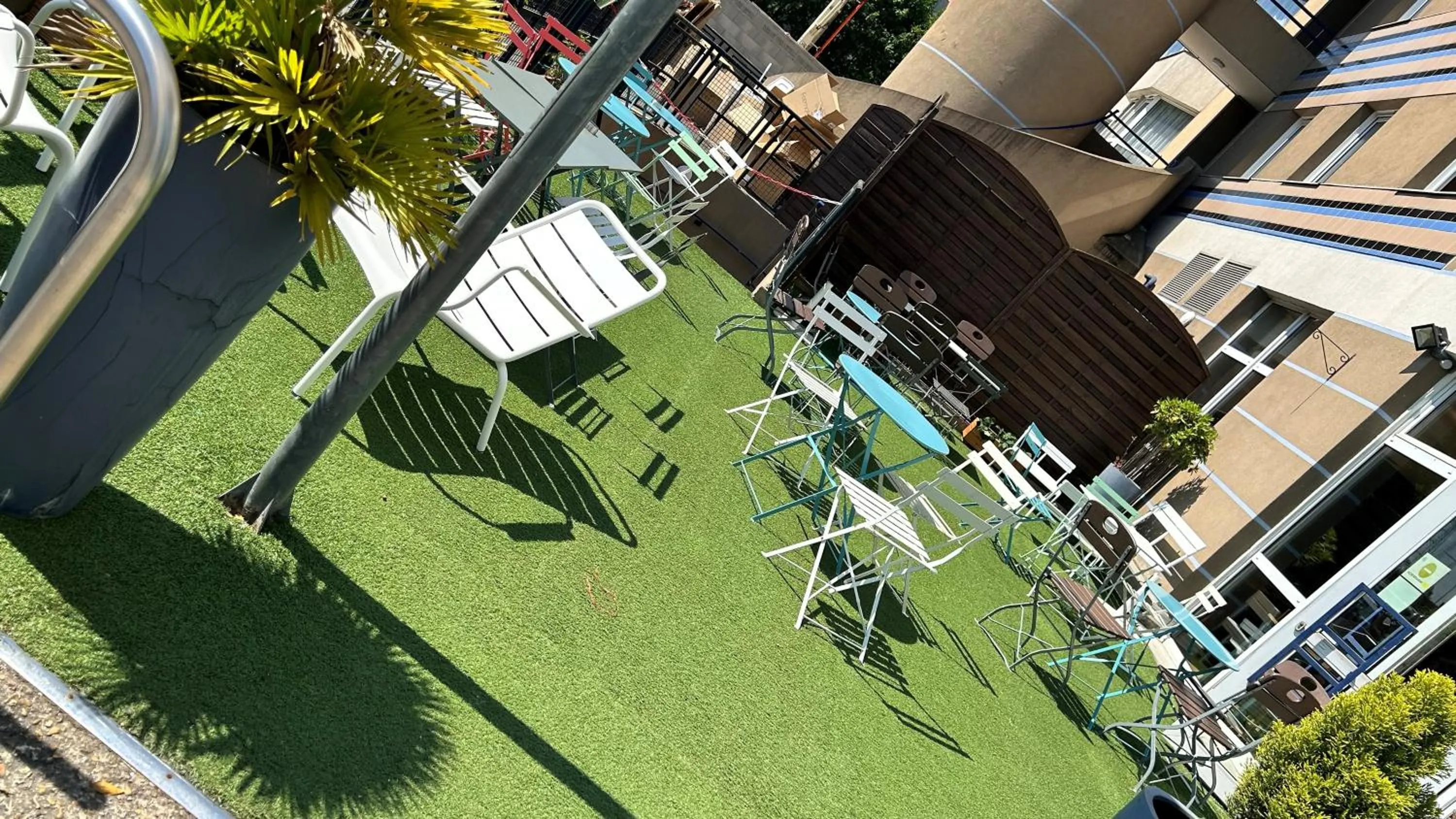 Patio in Kyriad Marne-La-Vallée Torcy