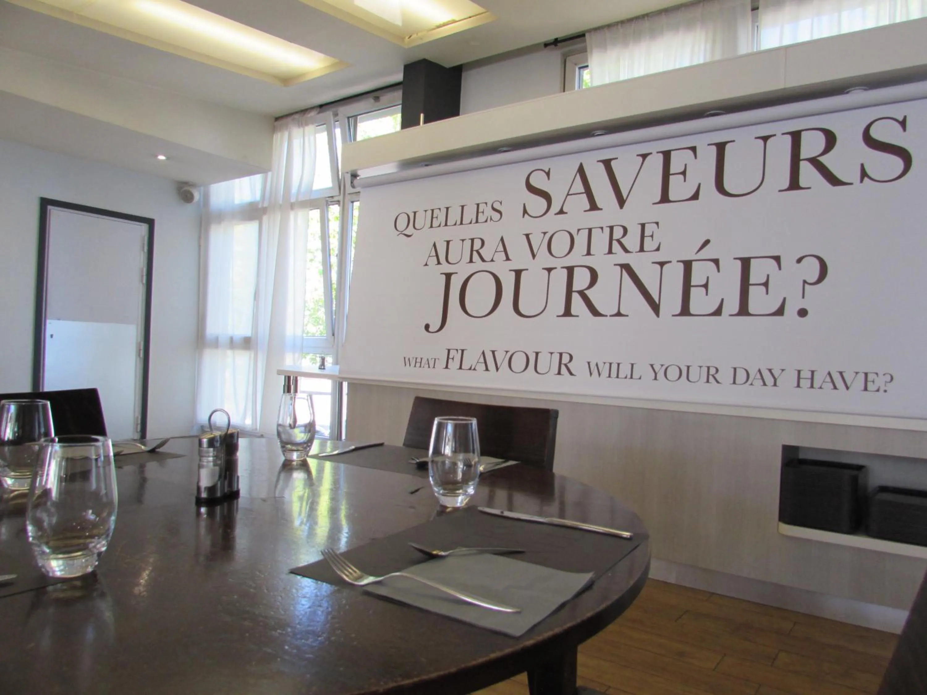 Restaurant/places to eat in Kyriad Marne-La-Vallée Torcy