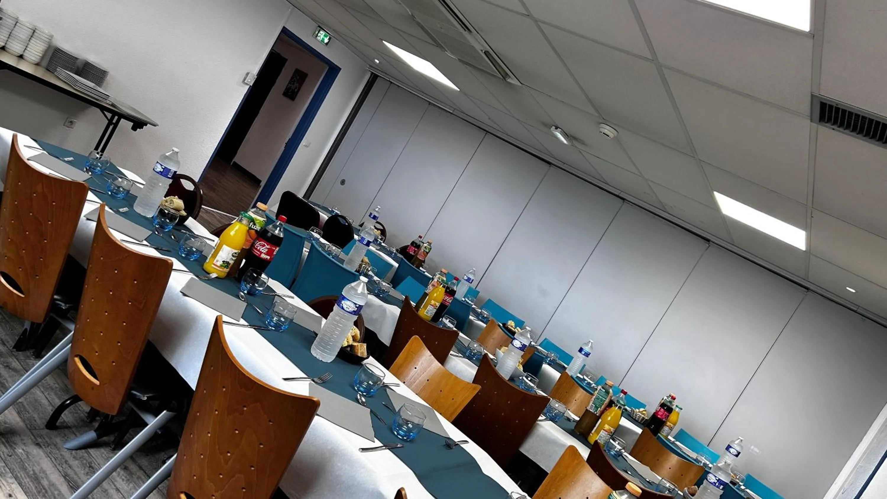 Restaurant/places to eat in Kyriad Marne-La-Vallée Torcy