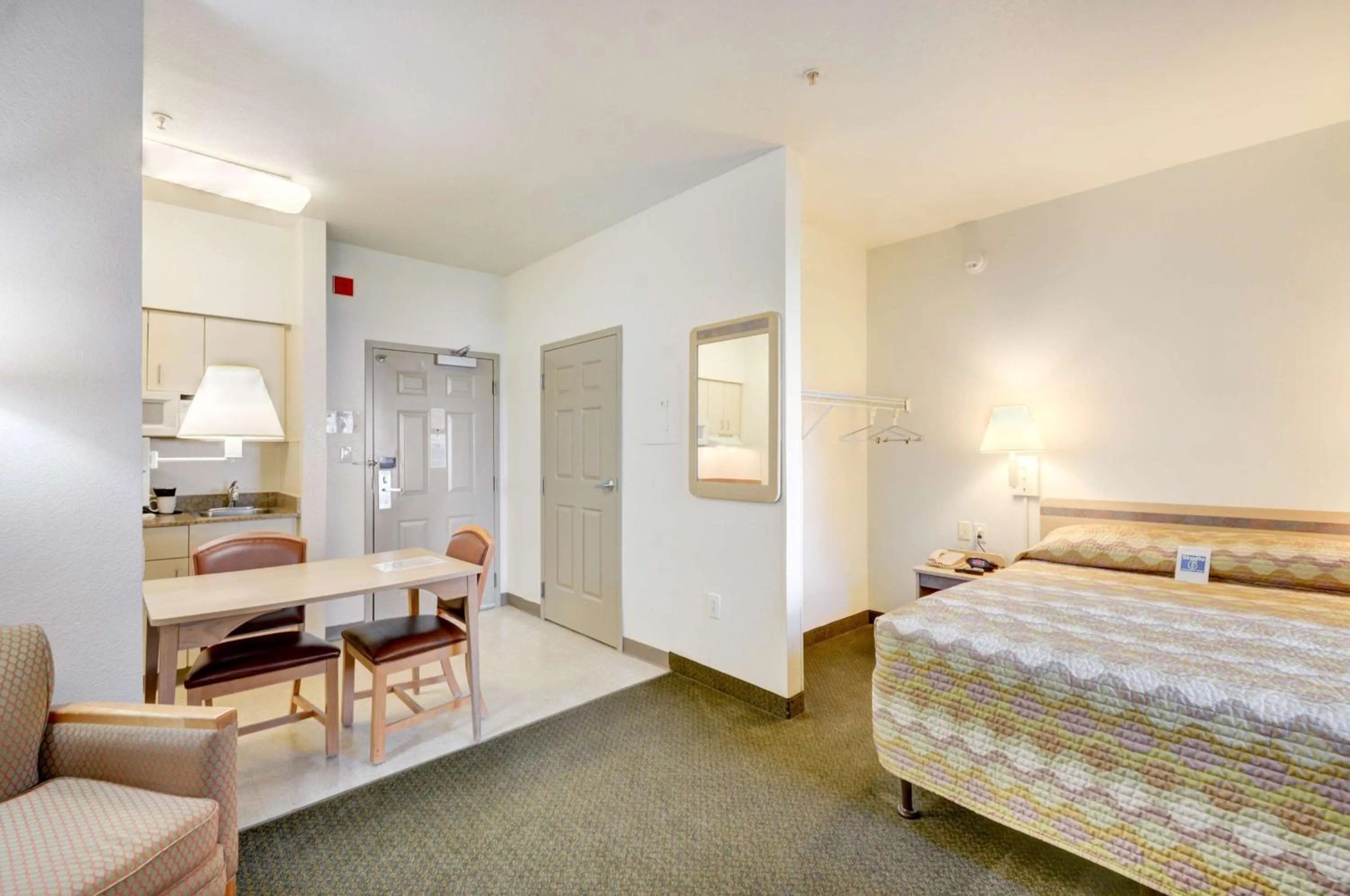 Queen Room - single occupancy - Non-Smoking in Studio 6-Fishers, IN - Indianapolis