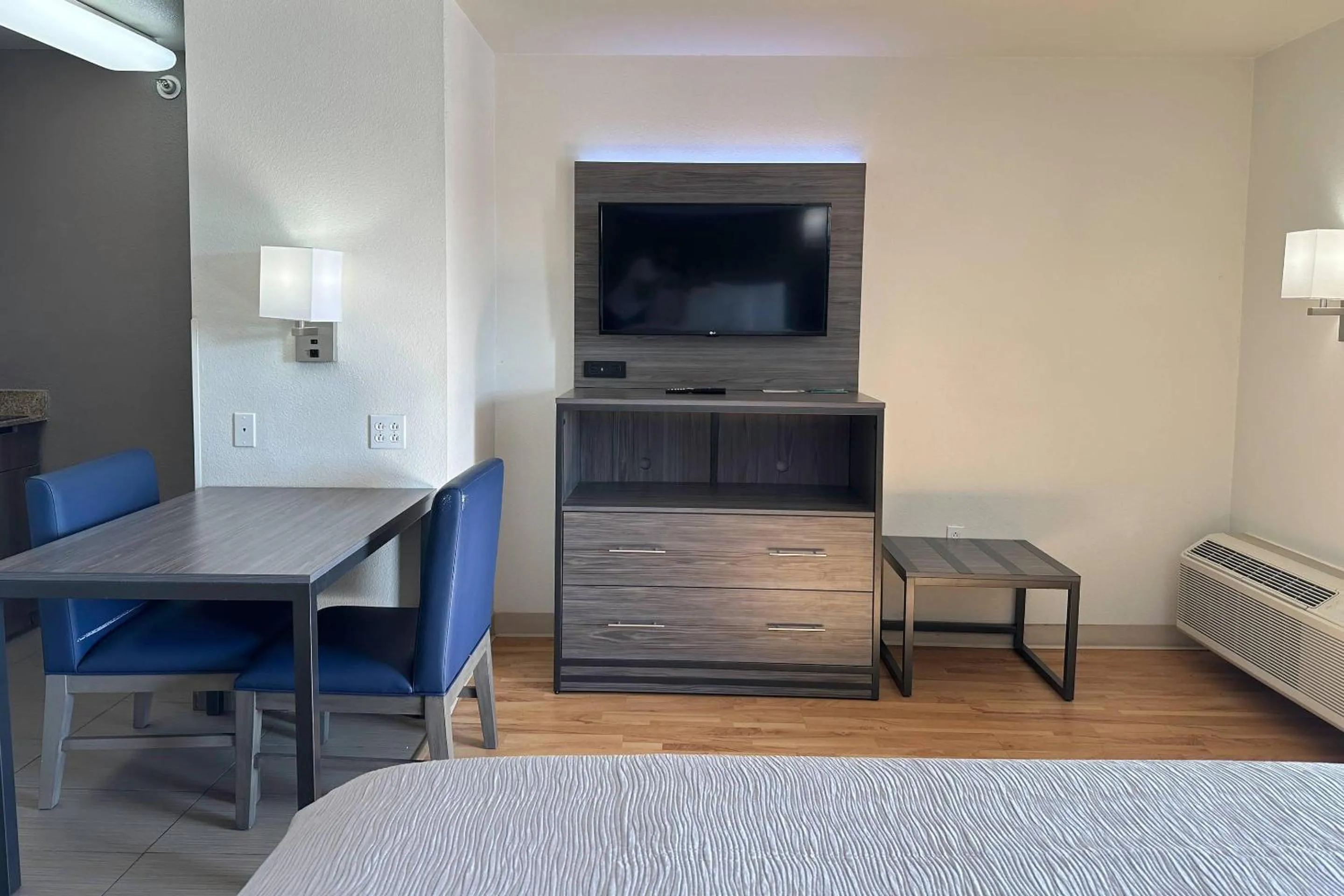 Bedroom, Bed in Quality Inn Fishers - Indianapolis