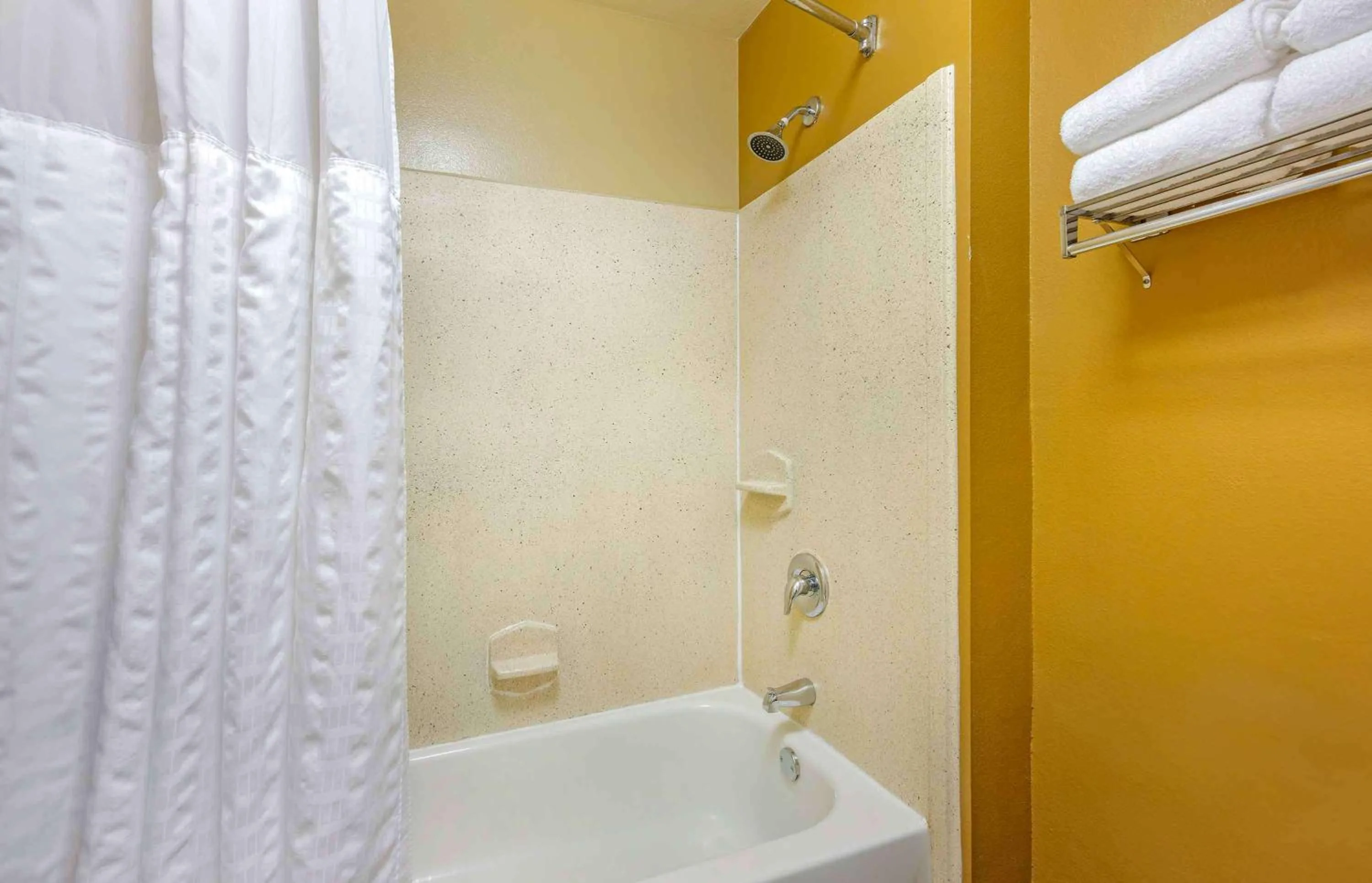 Bathroom in Extended Stay America Suites - Columbus - Polaris