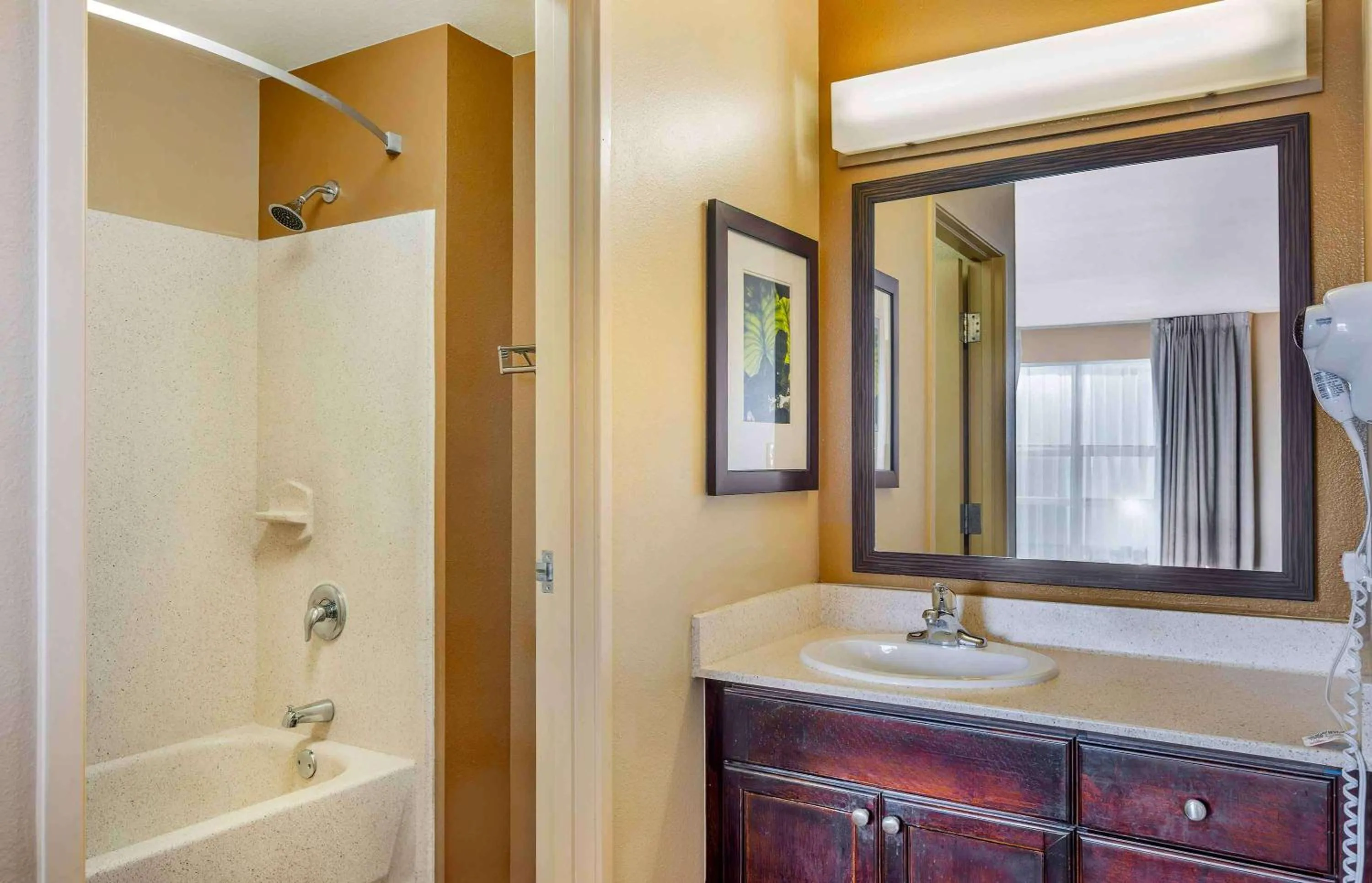 Bathroom in Extended Stay America Suites - Columbus - Polaris