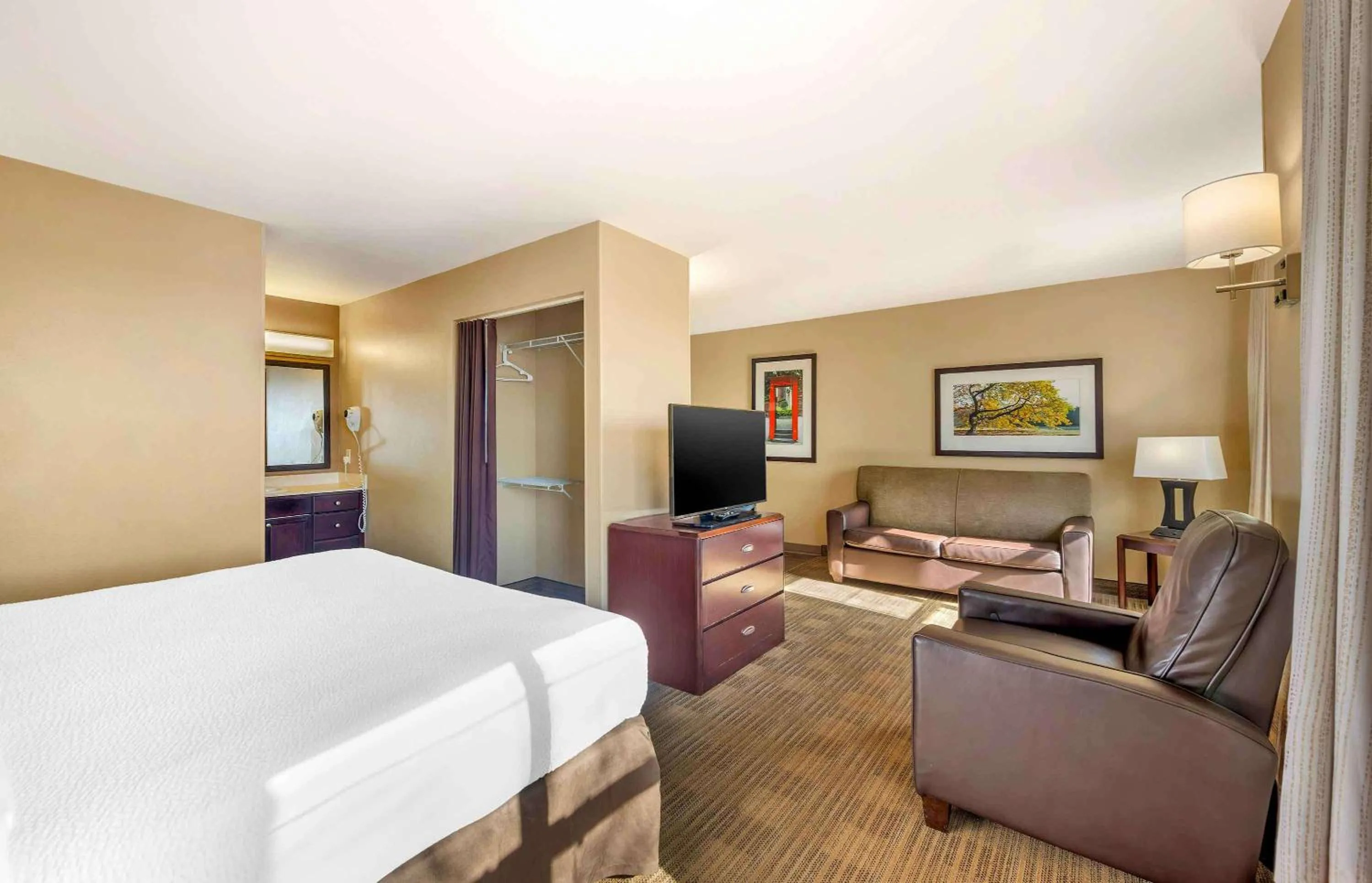 Bedroom, Bed in Extended Stay America Suites - Columbus - Polaris