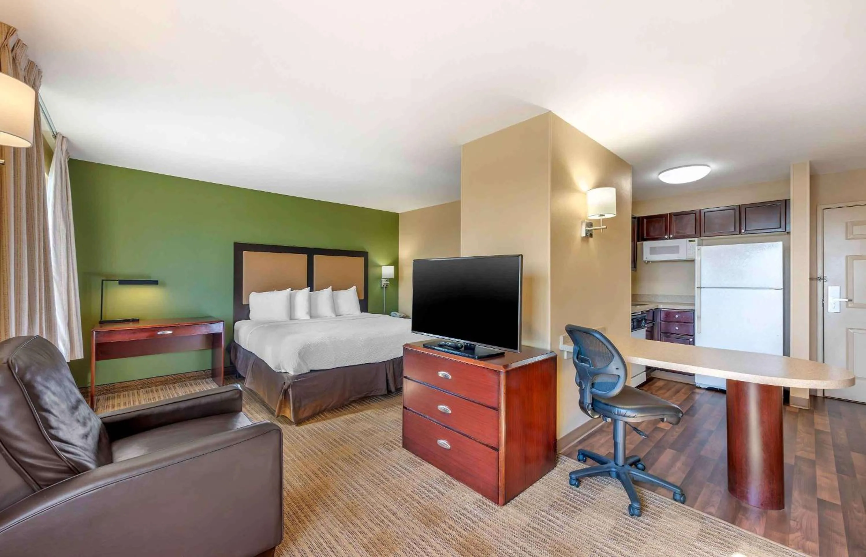 Bedroom, Bed in Extended Stay America Suites - Columbus - Polaris