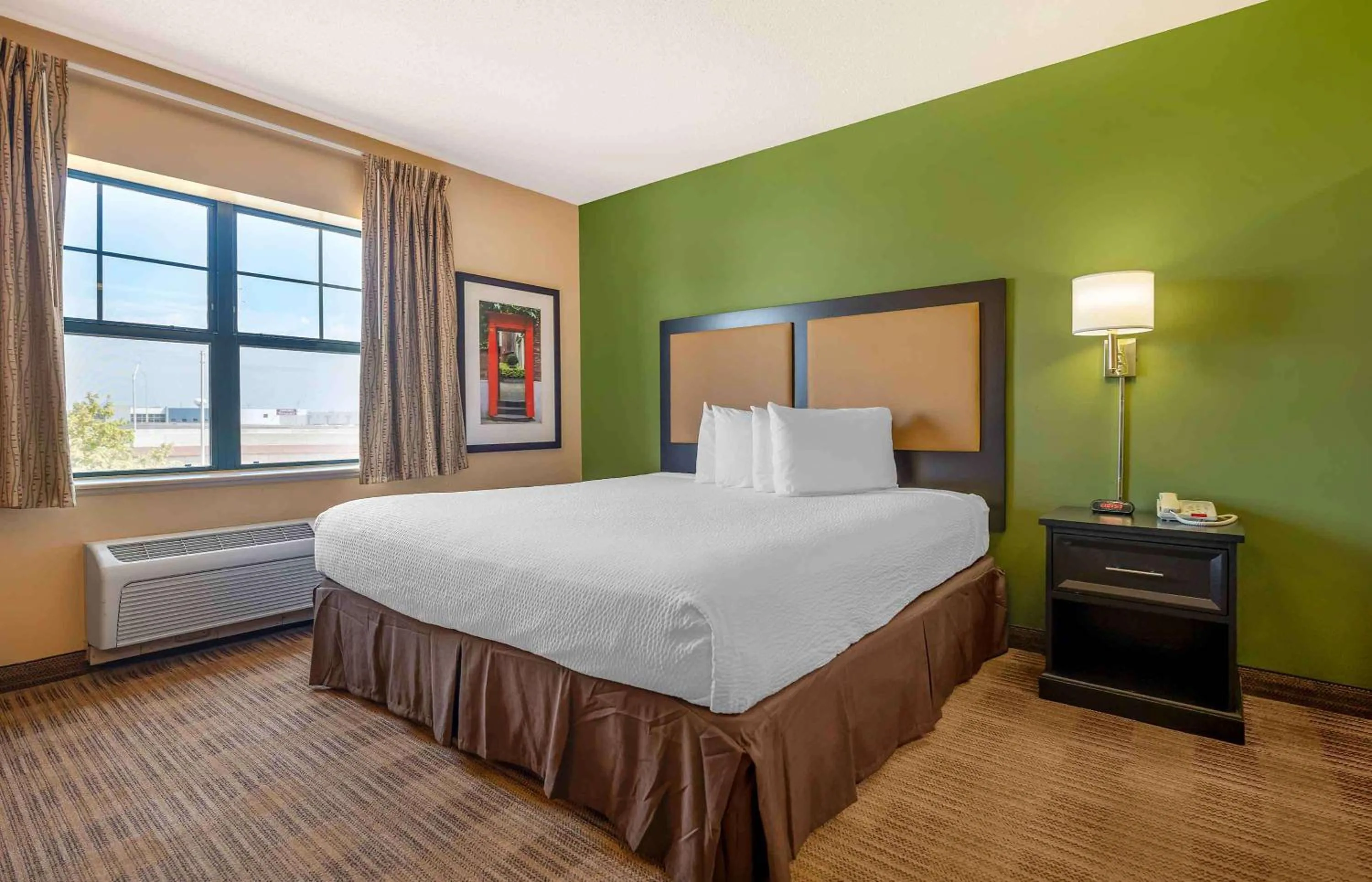 Bedroom, Bed in Extended Stay America Suites - Chicago - Itasca