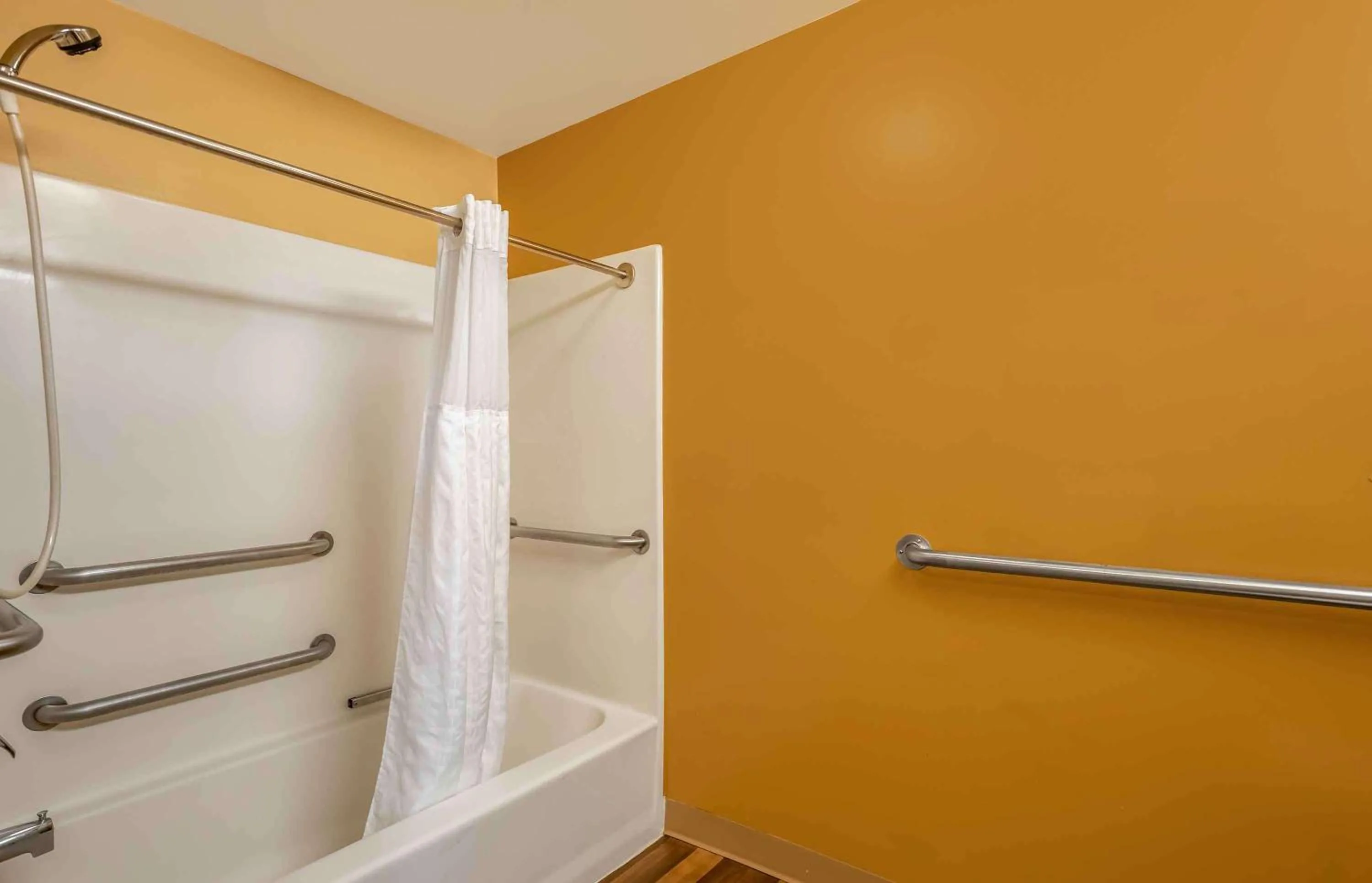 Bathroom in Extended Stay America Suites - Chicago - Itasca