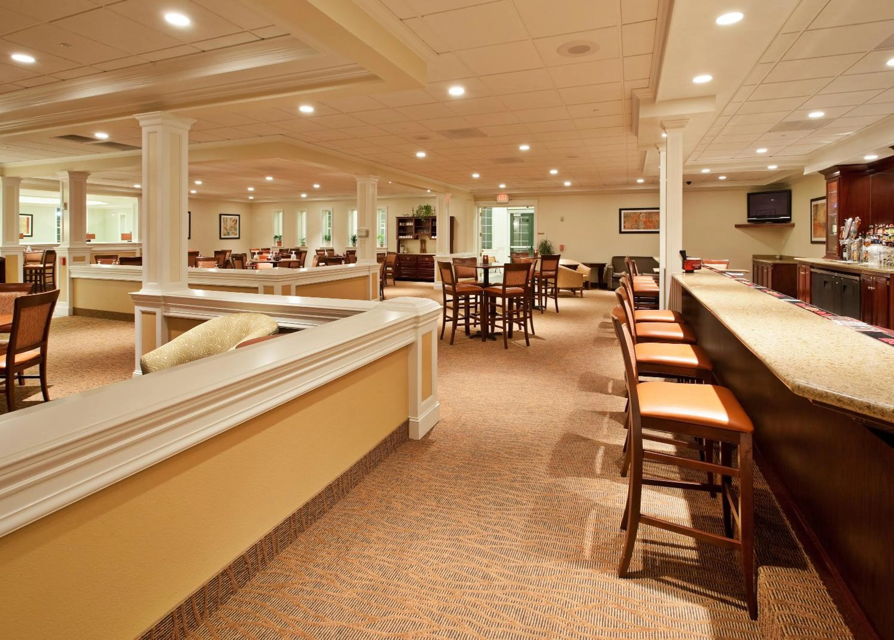 Lounge or bar in Holiday Inn Redding by IHG