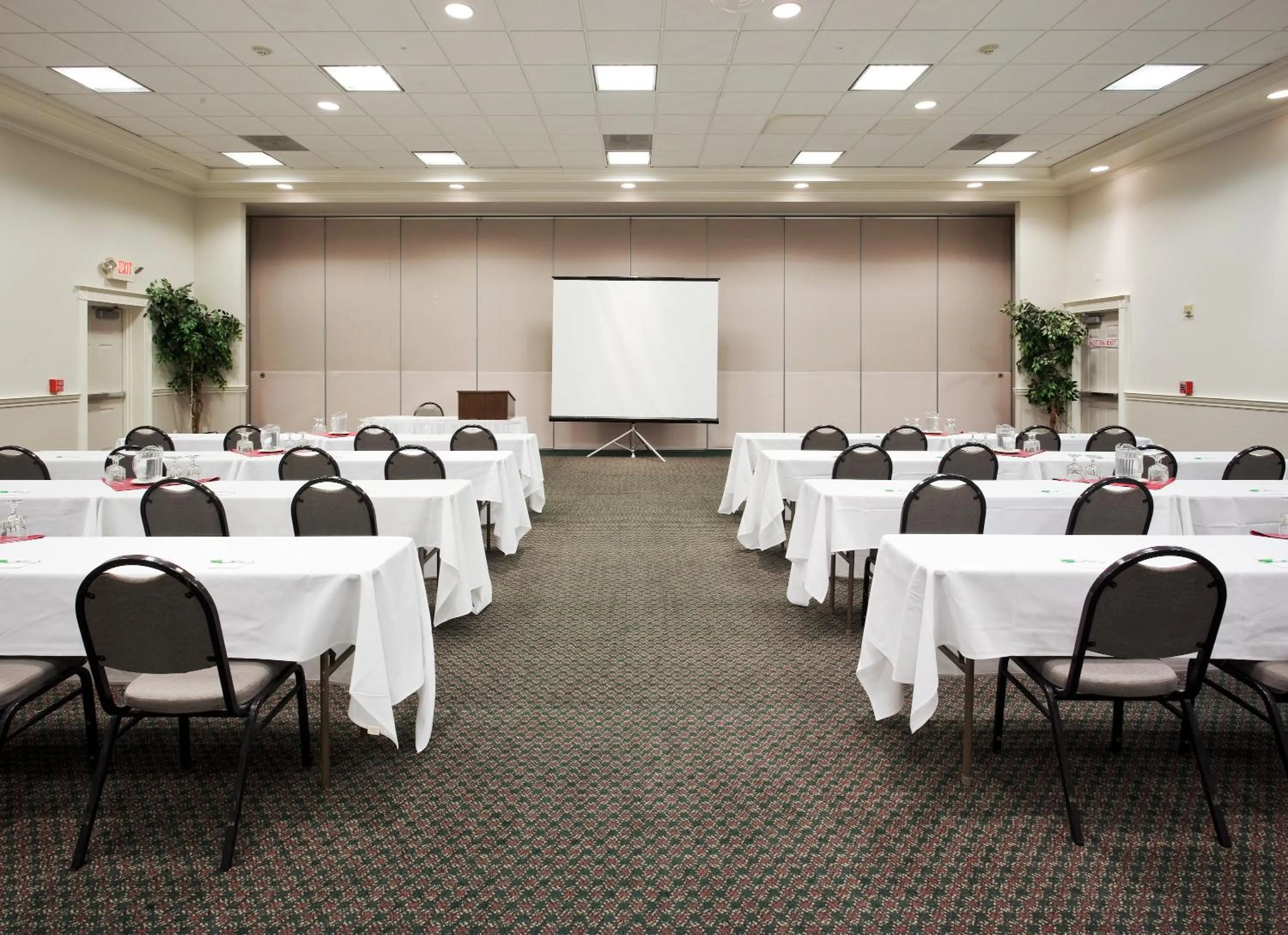 Meeting/conference room in Holiday Inn Redding by IHG
