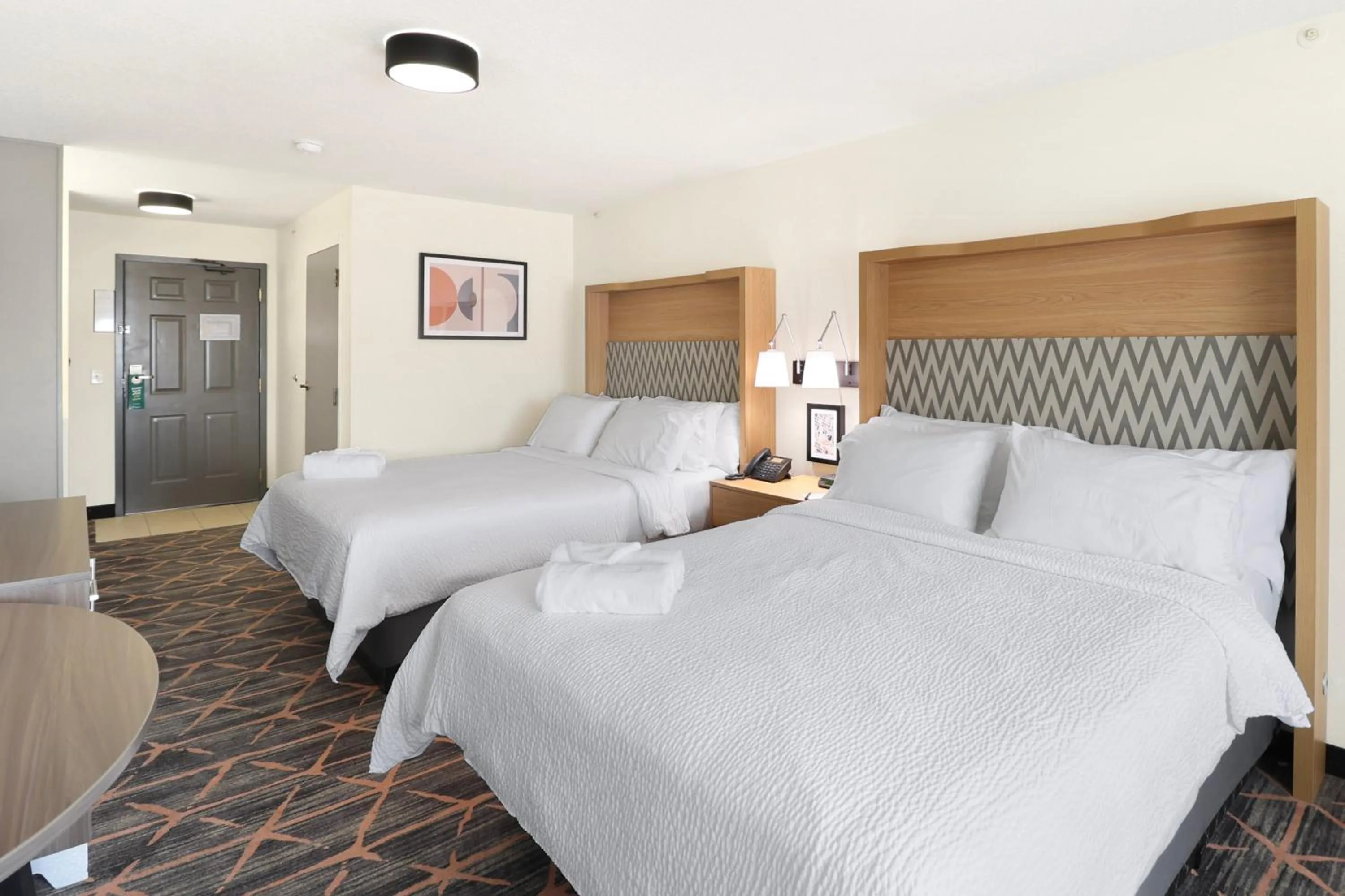 Bed in Holiday Inn Redding by IHG