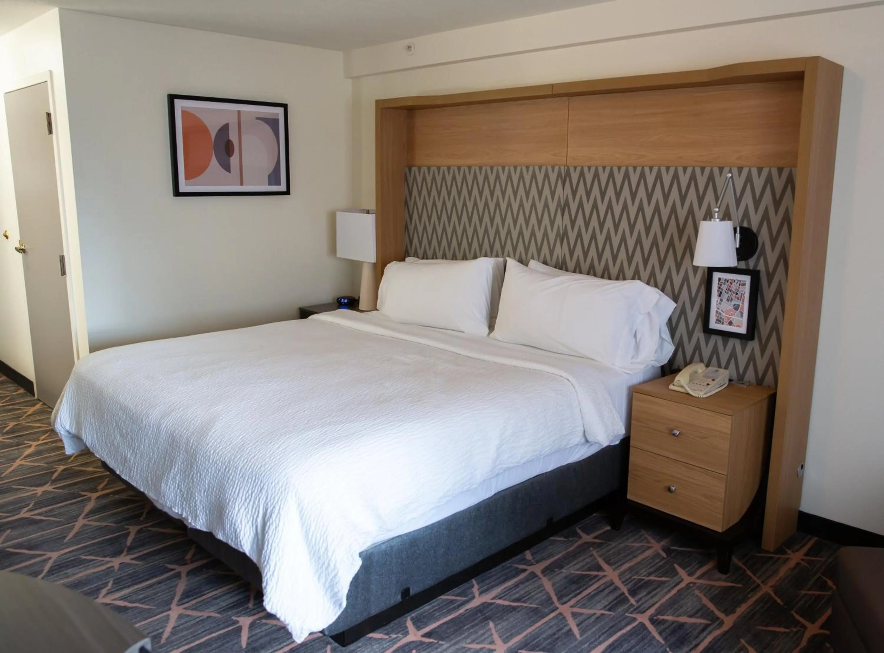 Photo of the whole room, Bed in Holiday Inn Redding by IHG