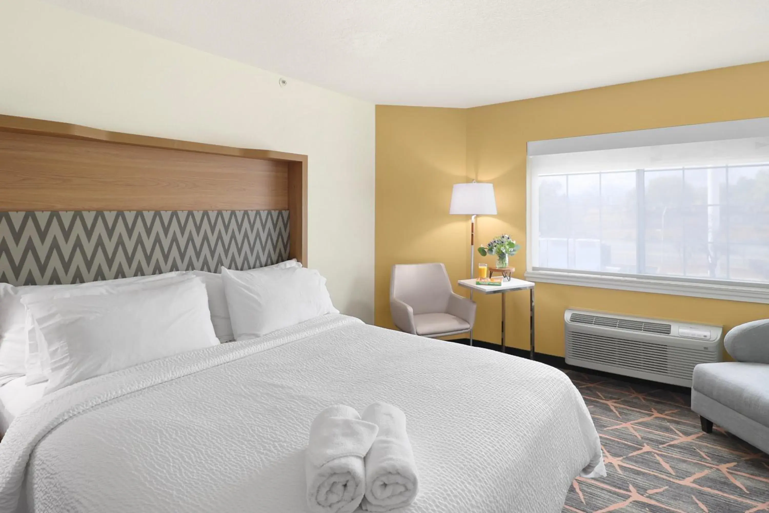 Premium King Room in Holiday Inn Redding by IHG Premium King Room in Holiday Inn Redding by IHG