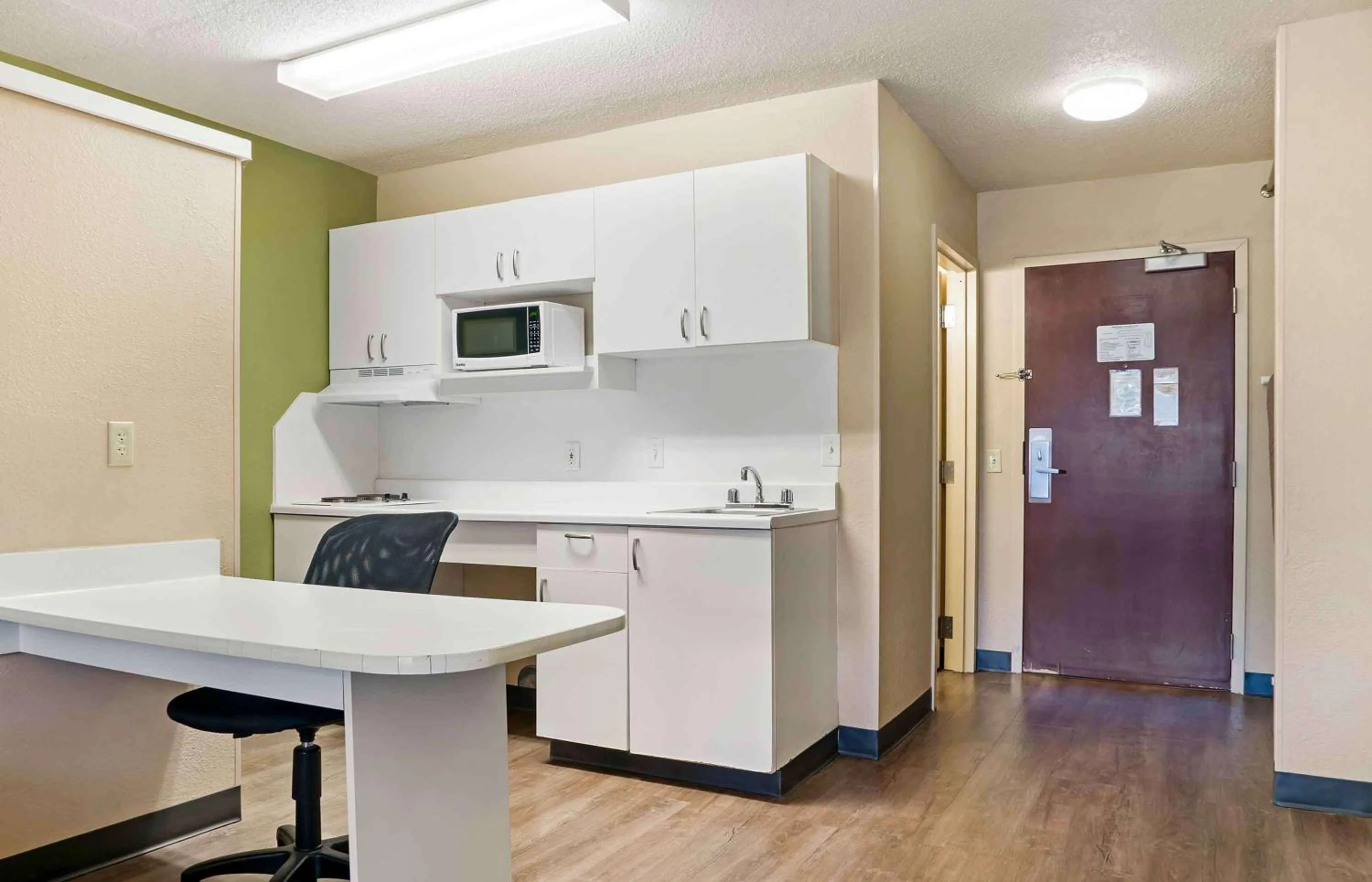 Bedroom in Extended Stay America Select Suites - Detroit - Novi - Haggerty Road