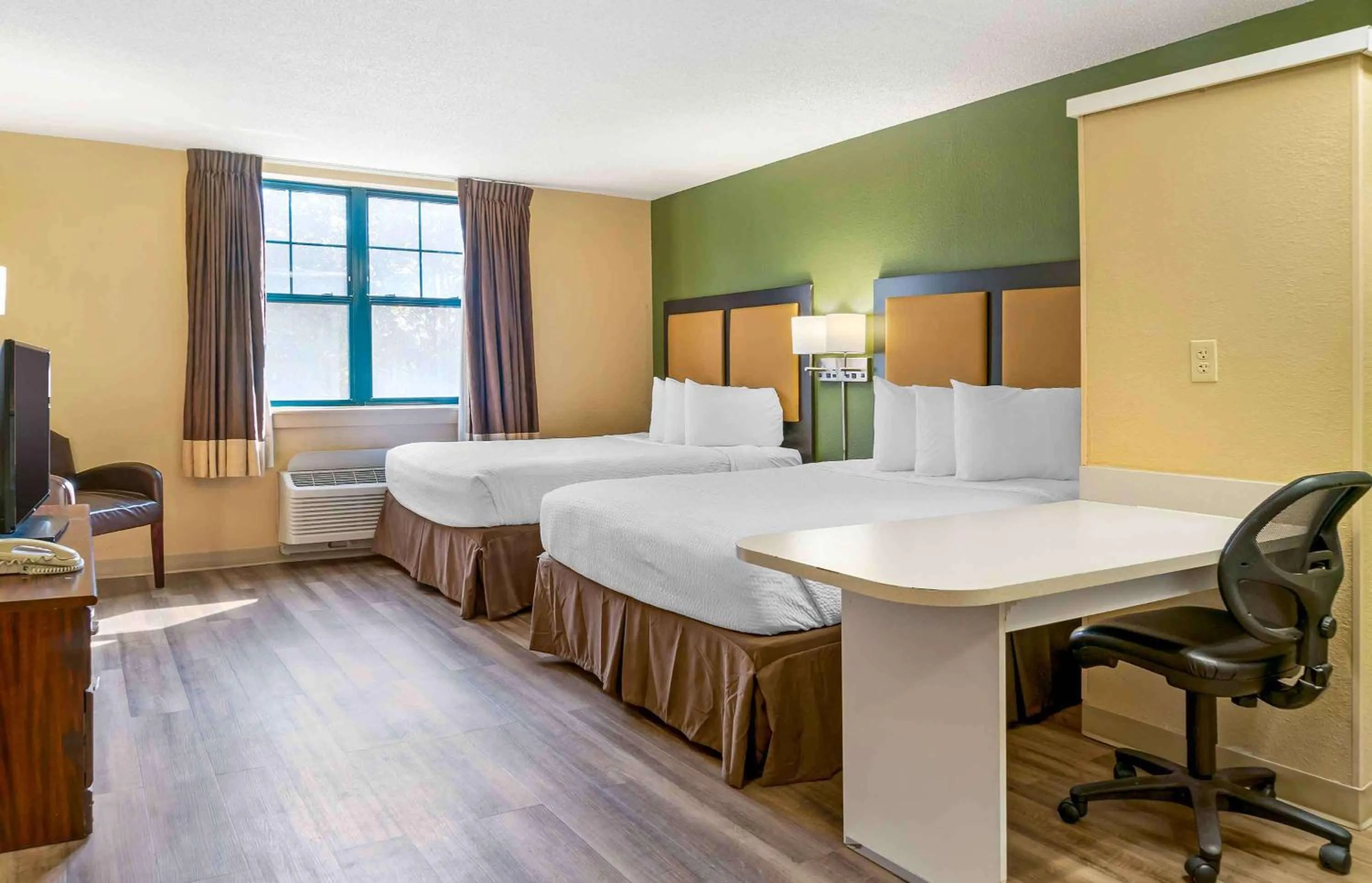 Bedroom, Bed in Extended Stay America Select Suites - Detroit - Novi - Haggerty Road