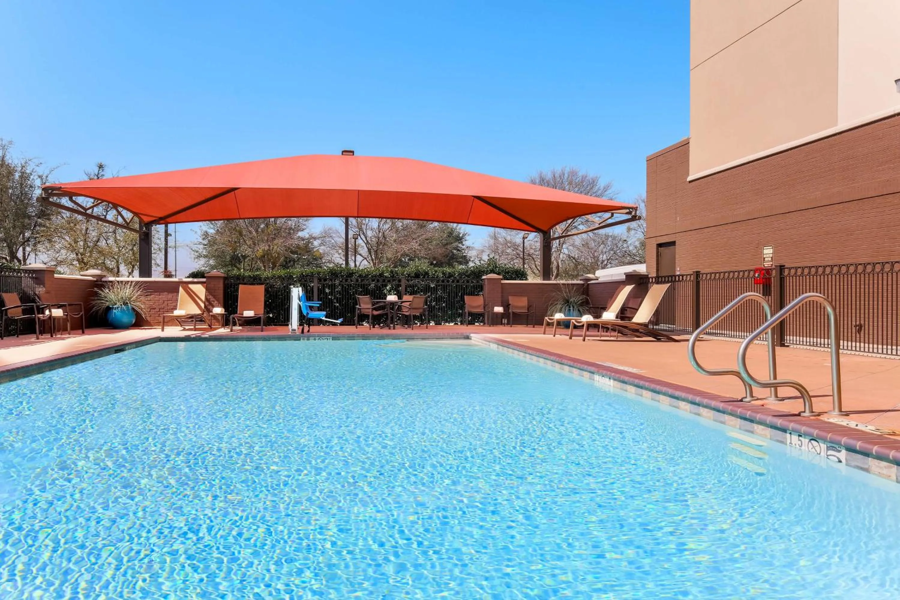 Swimming pool in Hyatt Place Dallas/Grapevine