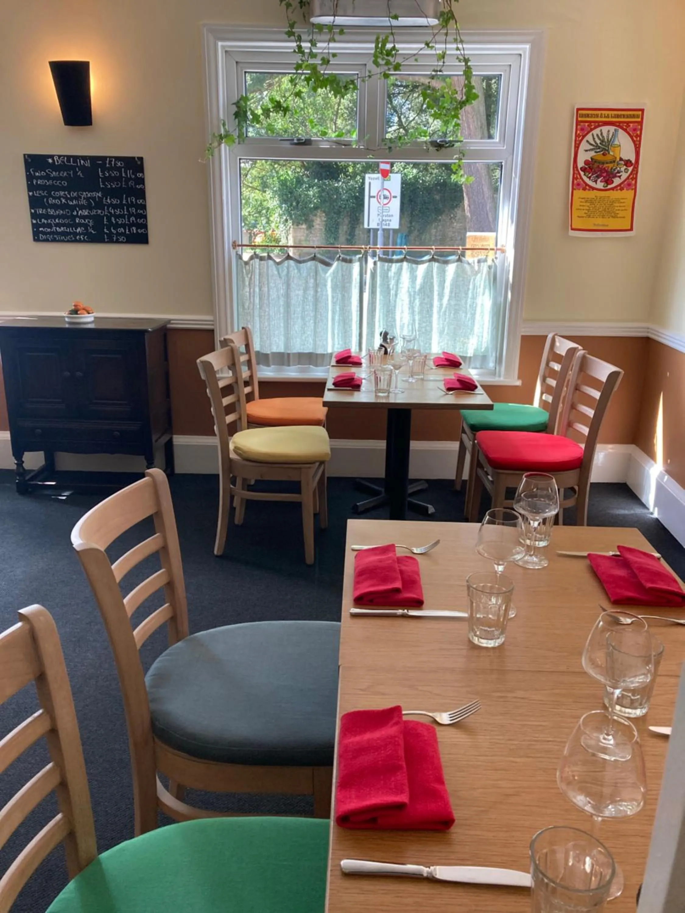 Food and drinks in Newell Bistro and Rooms