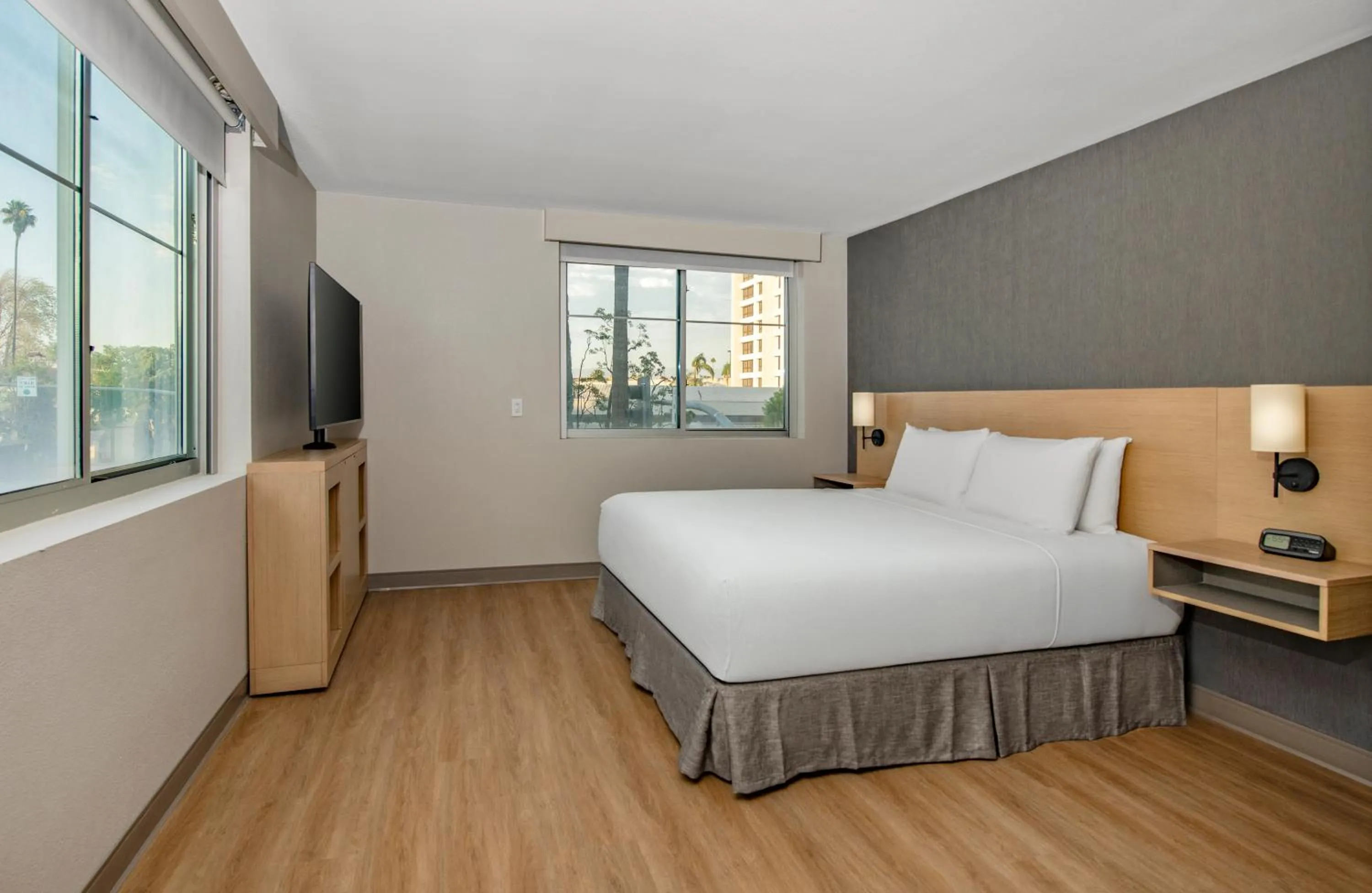 Bed in Hyatt Place Riverside Downtown