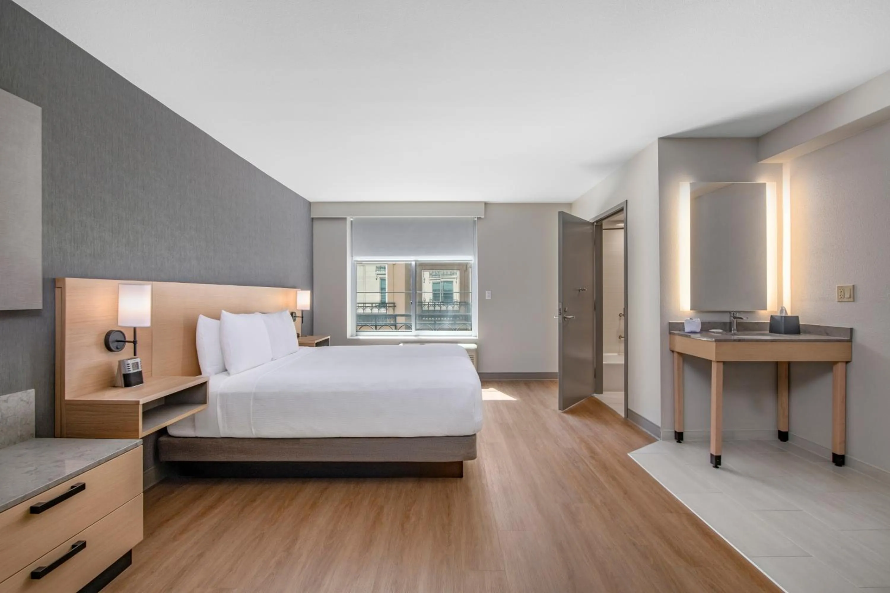 Bed in Hyatt Place Riverside Downtown