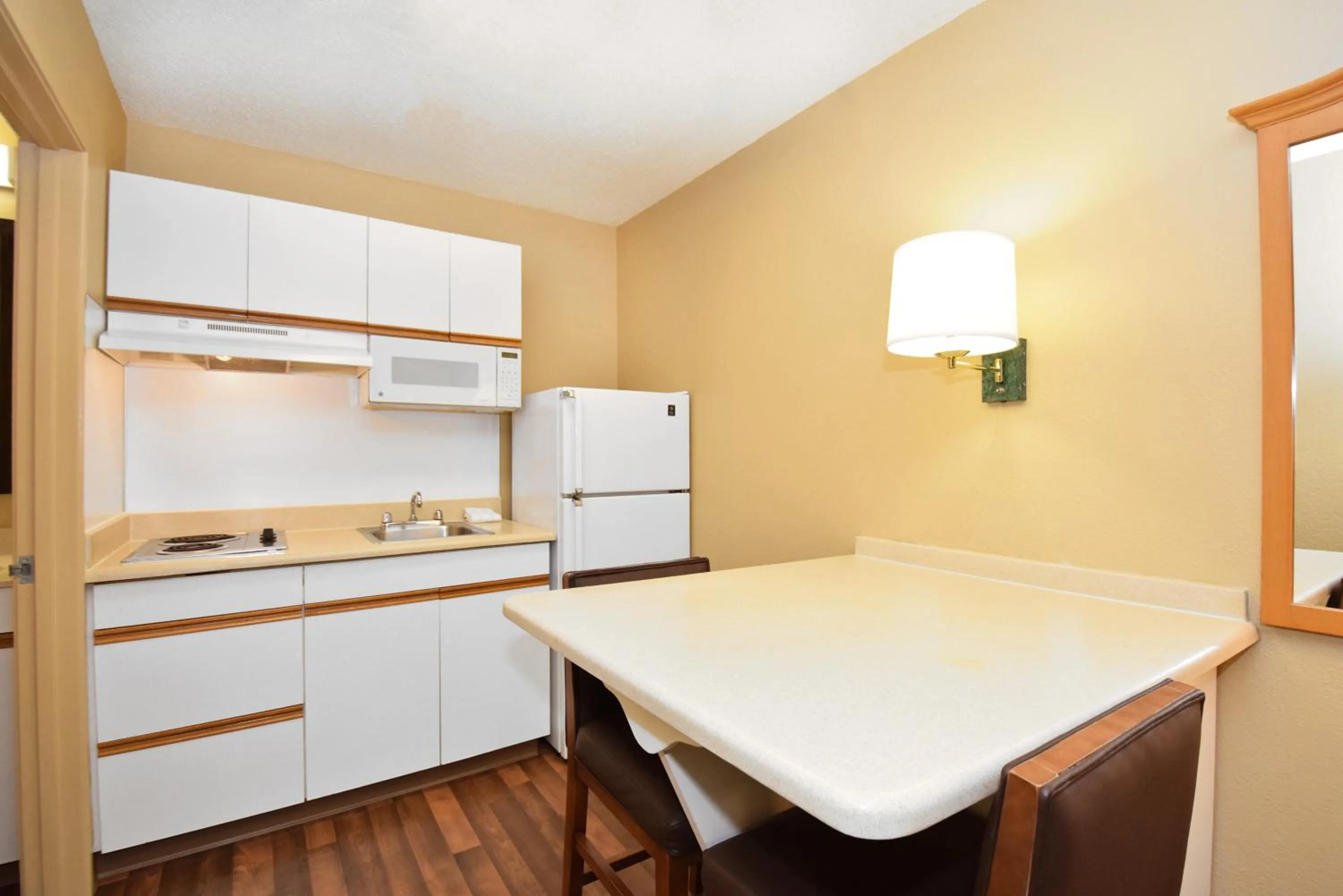 Kitchen or kitchenette, Kitchen/Kitchenette in Extended Stay America Select Suites - Raleigh - Research Triangle Park - Hwy 55