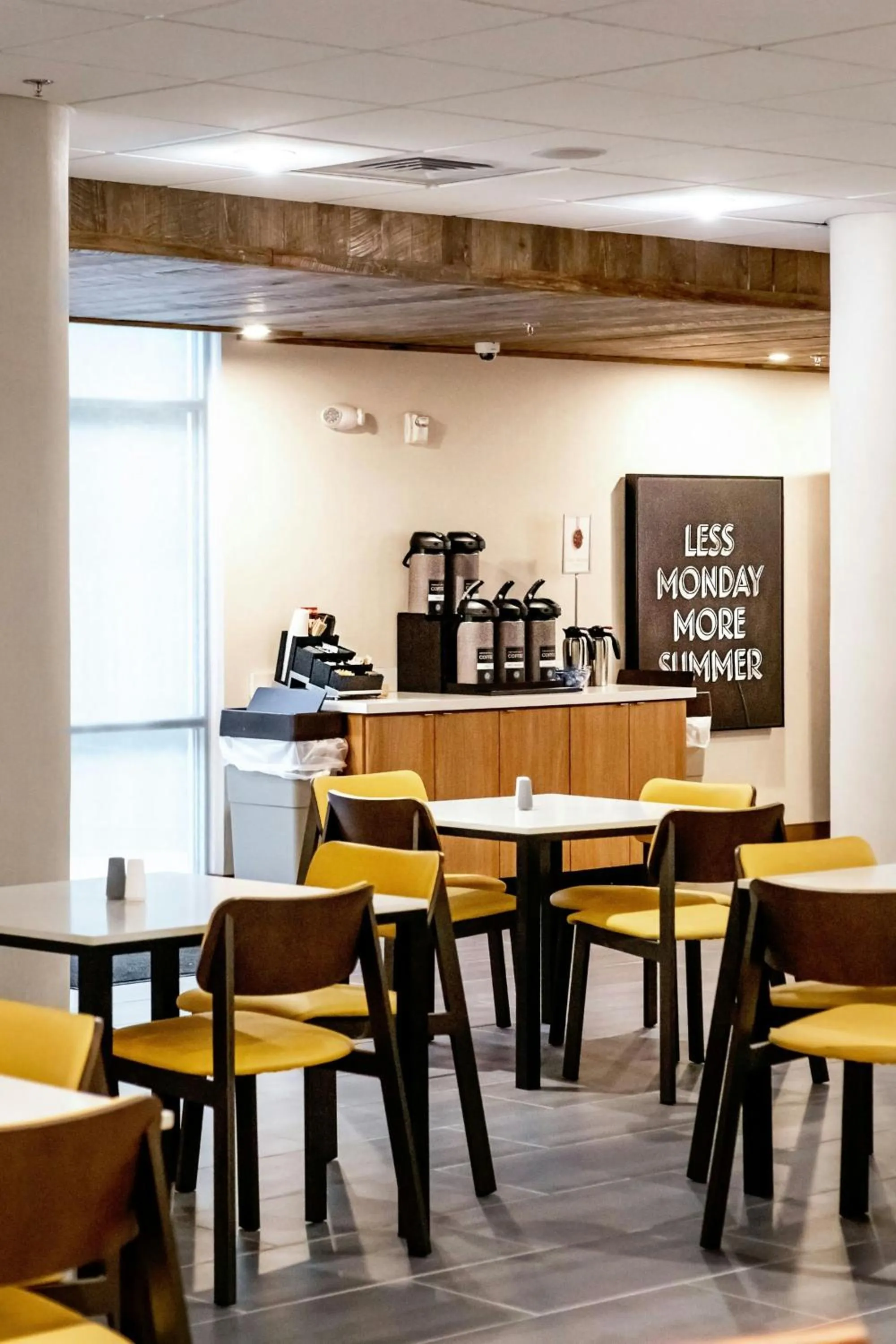 Restaurant/places to eat in Fairfield Inn & Suites by Marriott Richmond Airport