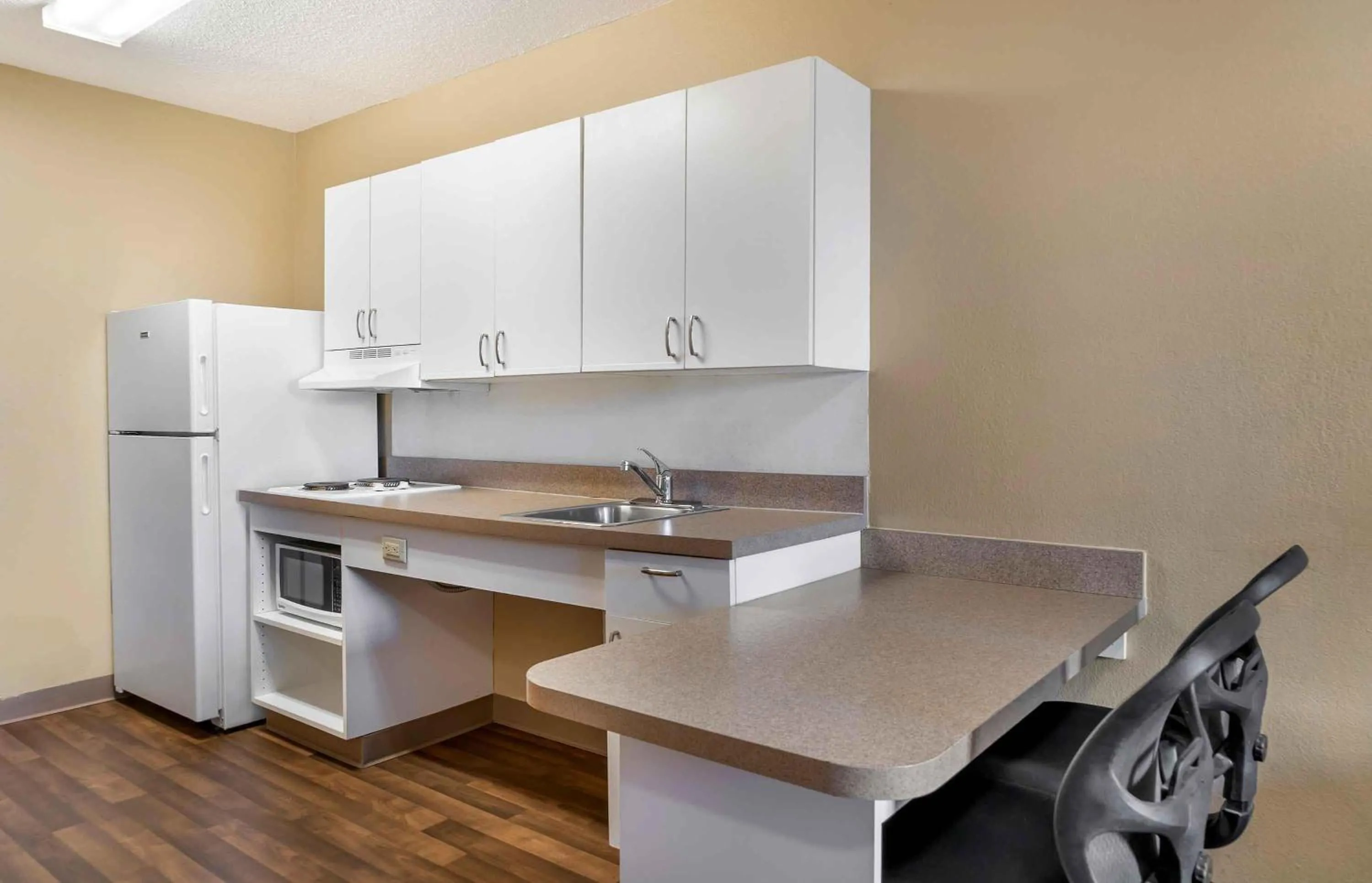 Kitchen or kitchenette in Extended Stay America Suites - Toledo - Holland