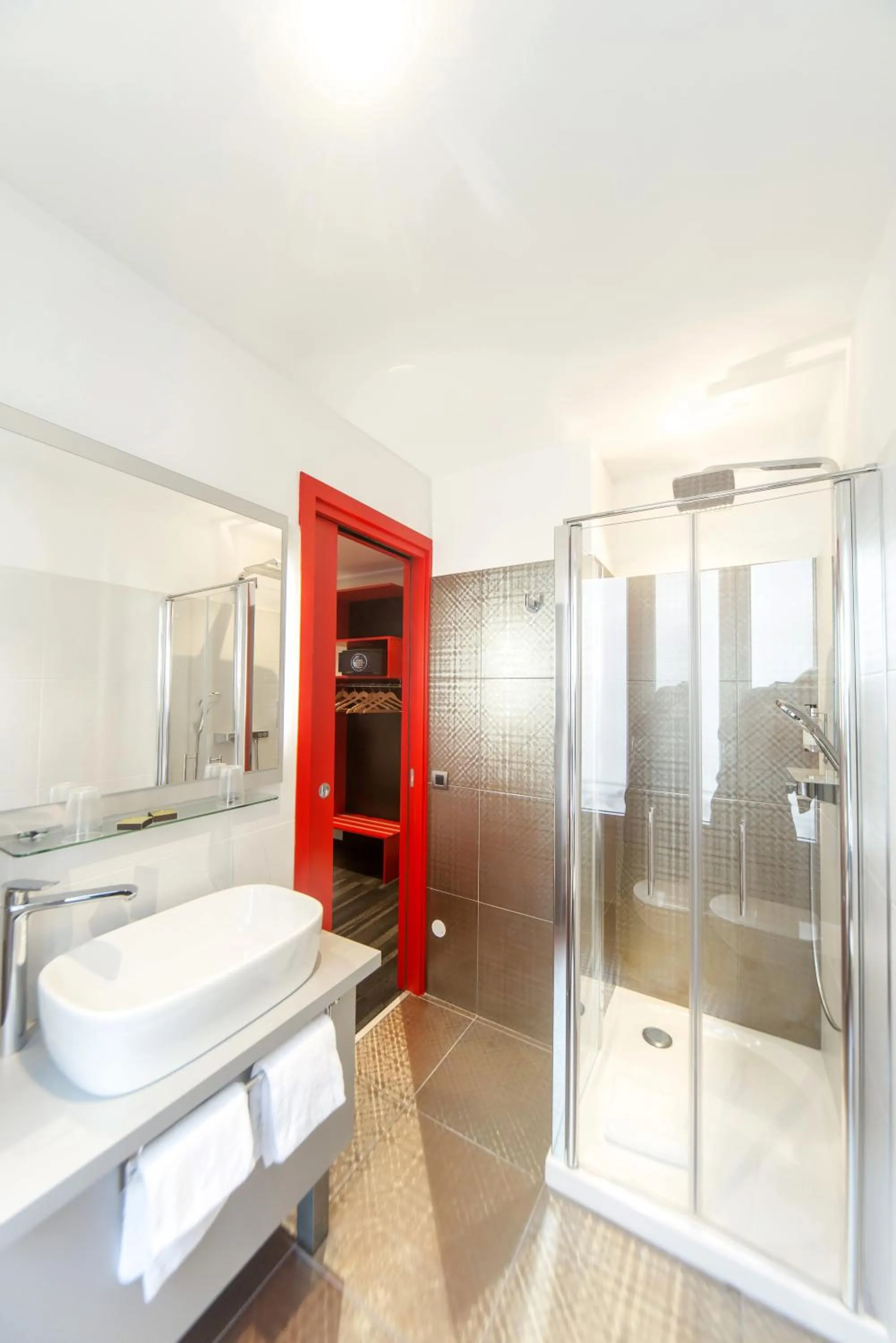 Bathroom in Hôtel Boutique Richelieu, Lyon Gare Part-Dieu