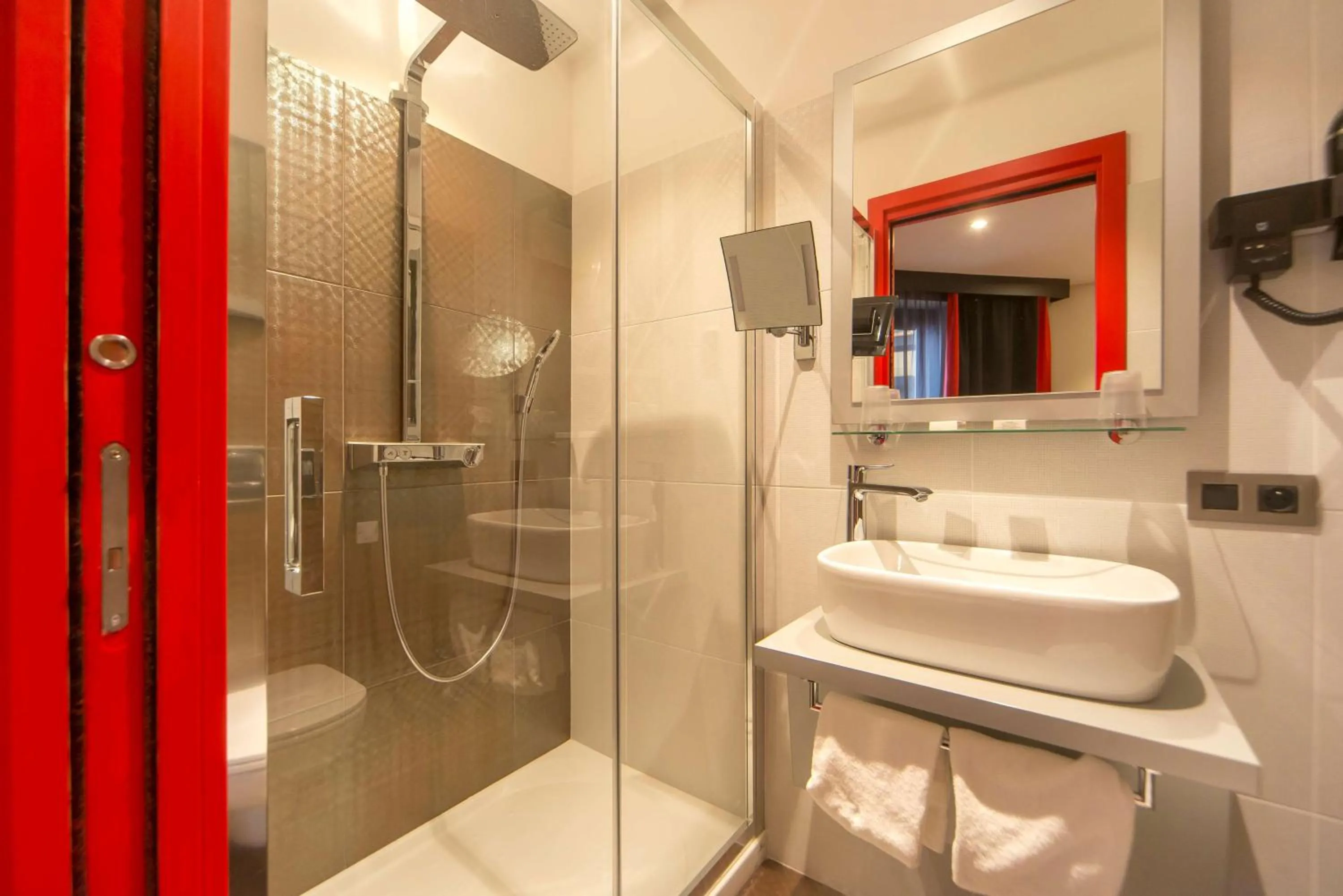 Photo of the whole room in Hôtel Boutique Richelieu, Lyon Gare Part-Dieu