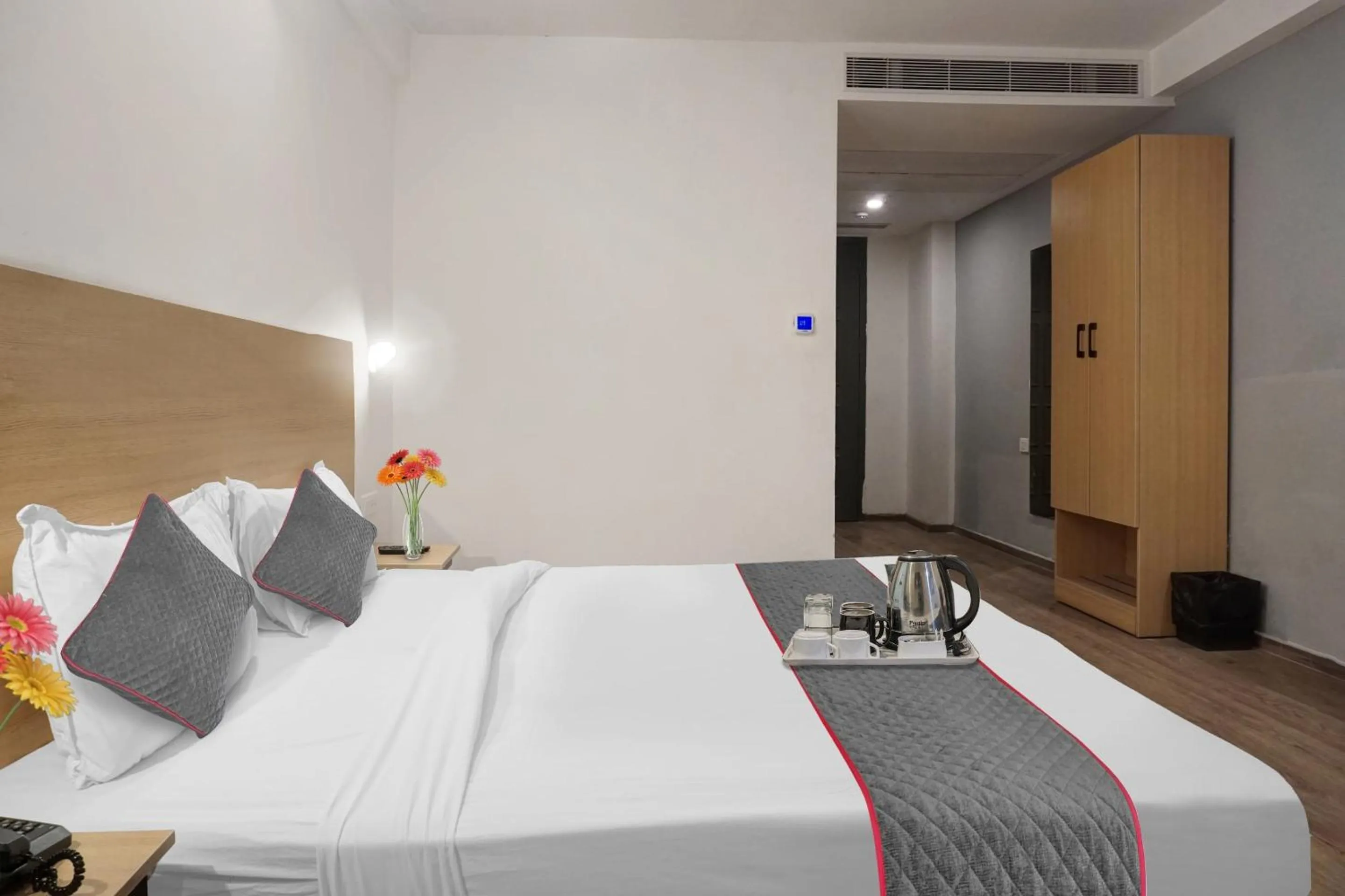 Bedroom, Bed in Townhouse Somani TC