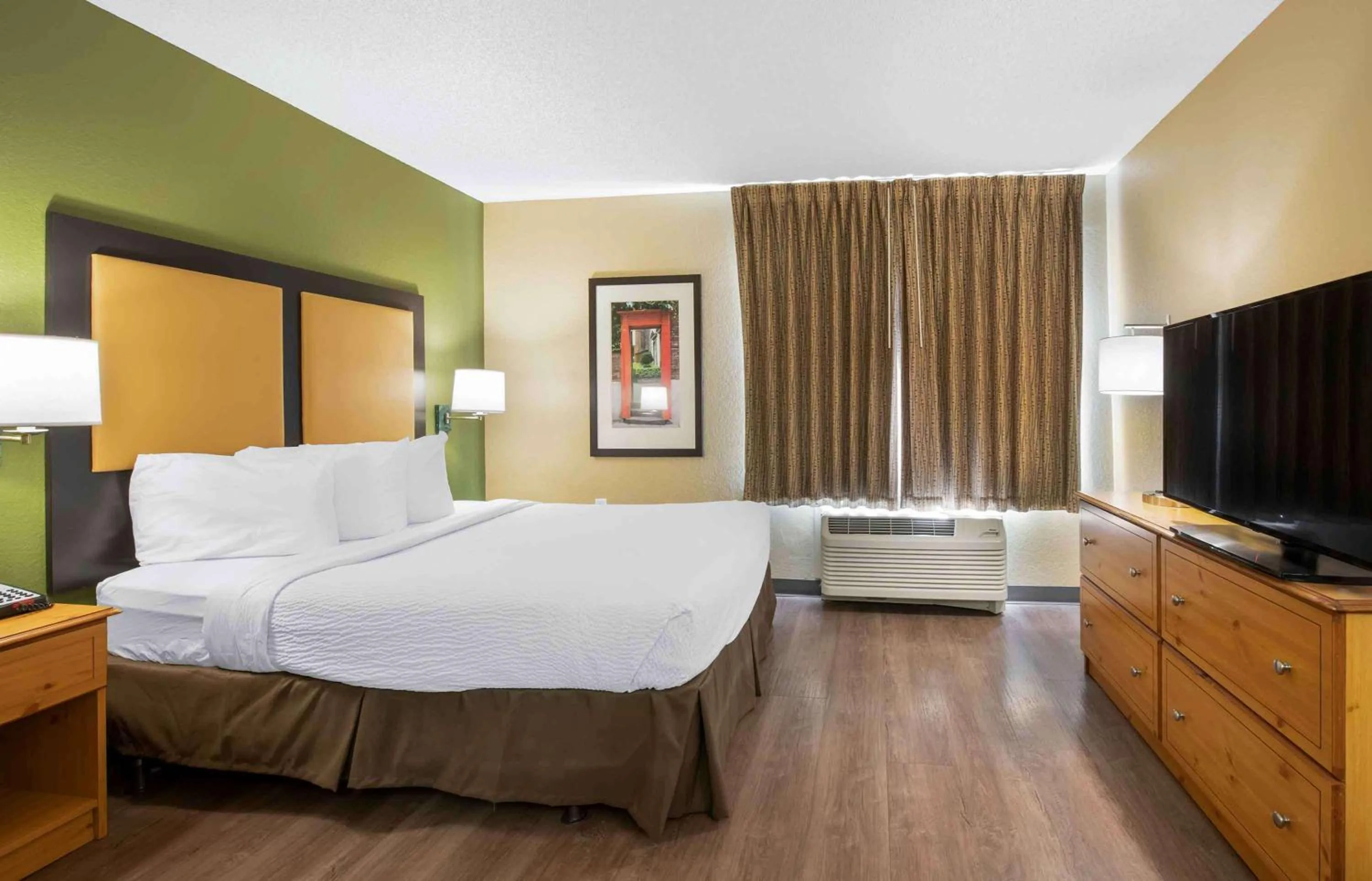 Bedroom, Bed in Extended Stay America Select Suites - Jacksonville - Baymeadows