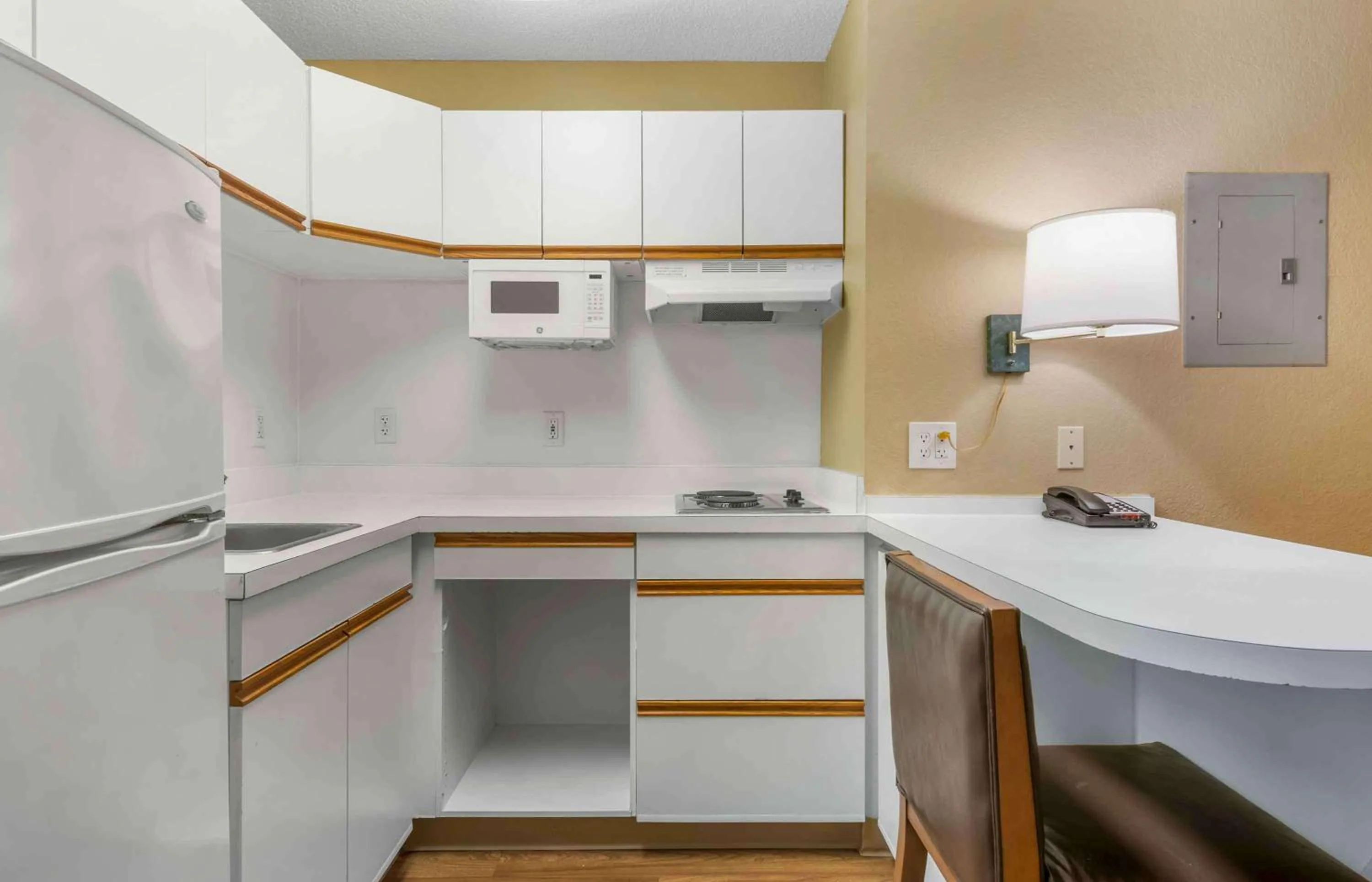 Kitchen or kitchenette in Extended Stay America Select Suites - Jacksonville - Baymeadows
