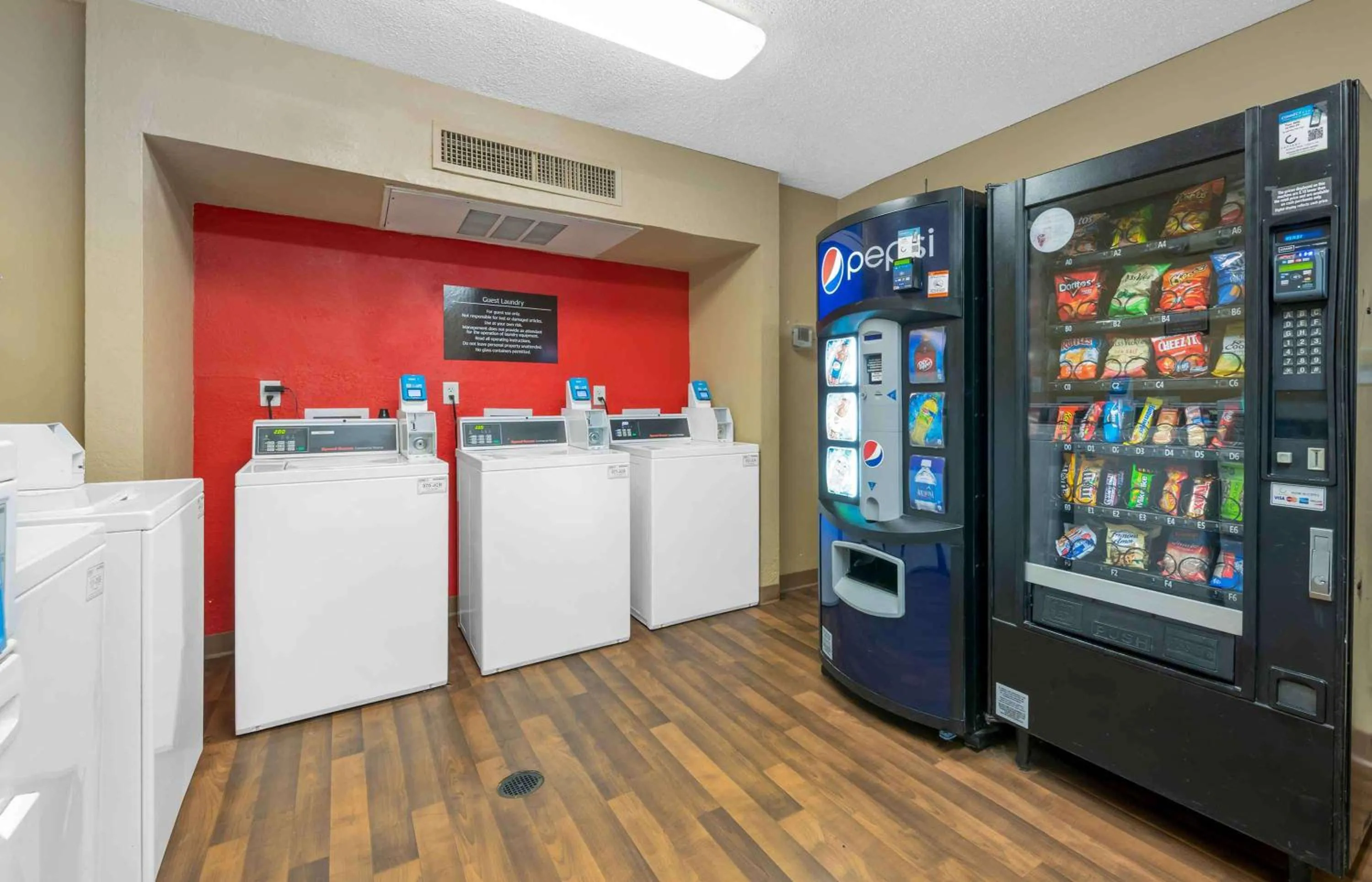 Property building in Extended Stay America Select Suites - Jacksonville - Baymeadows