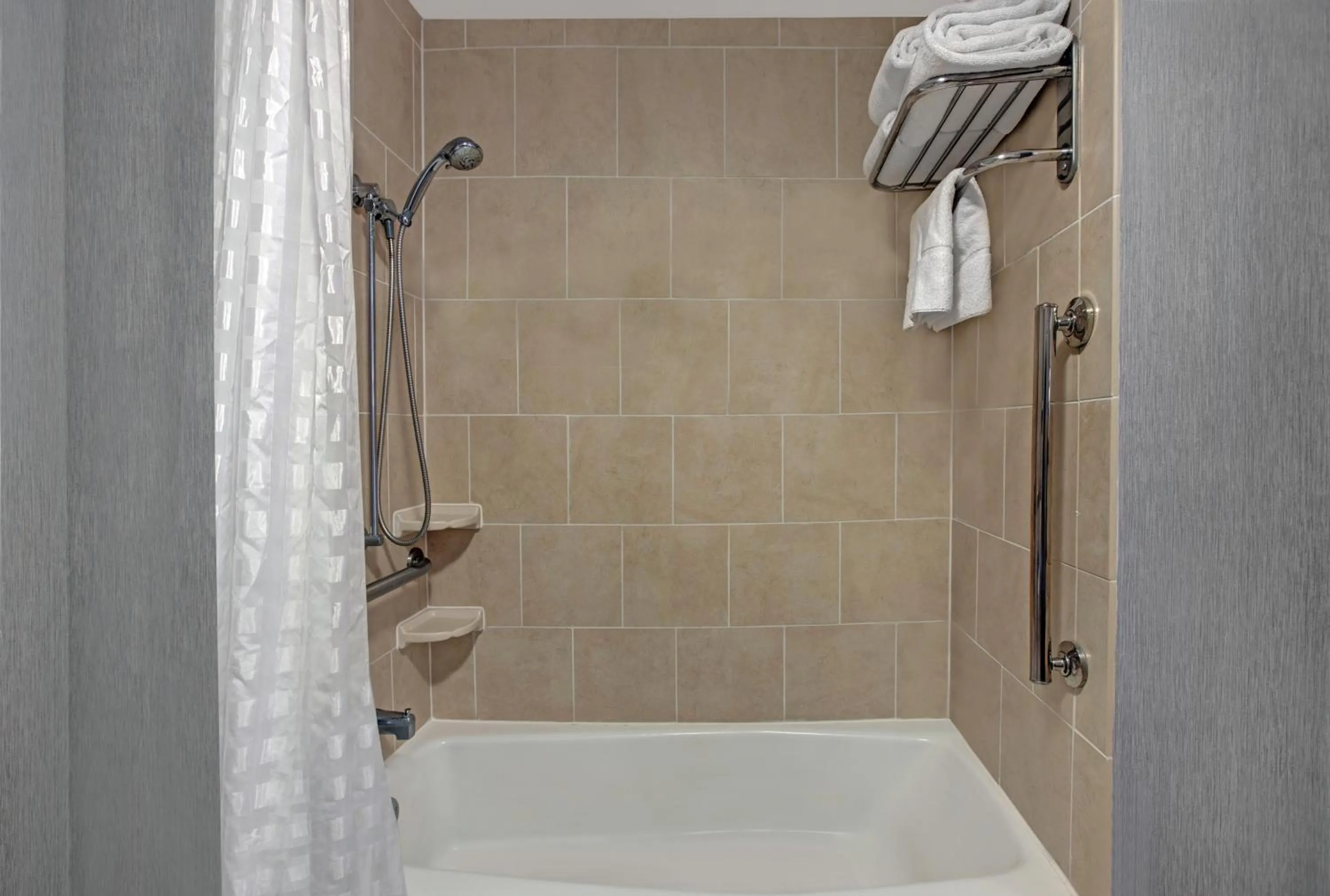 Bathroom in Hyatt Place Jackson Ridgeland