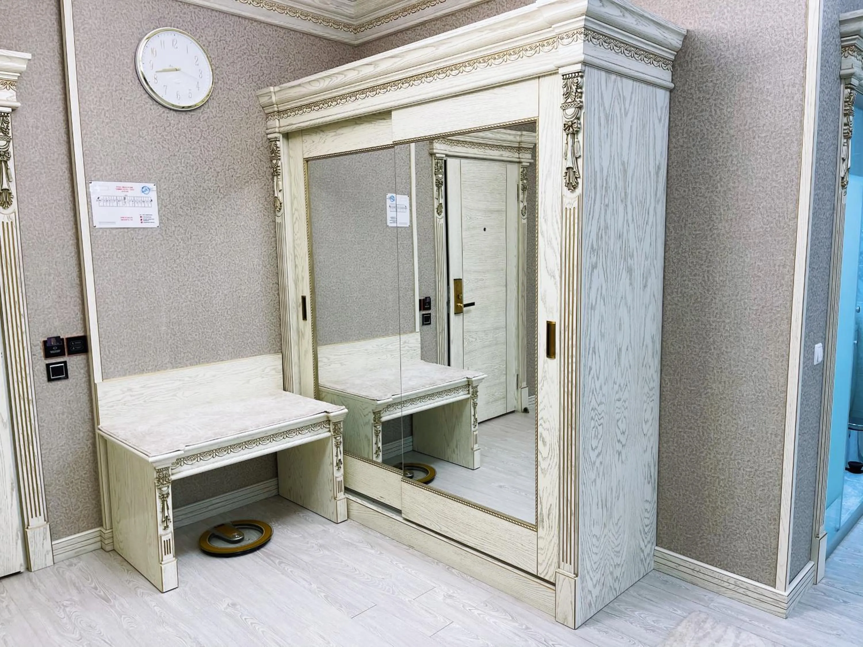 wardrobe in Simma Hotel Spa & Waterpark