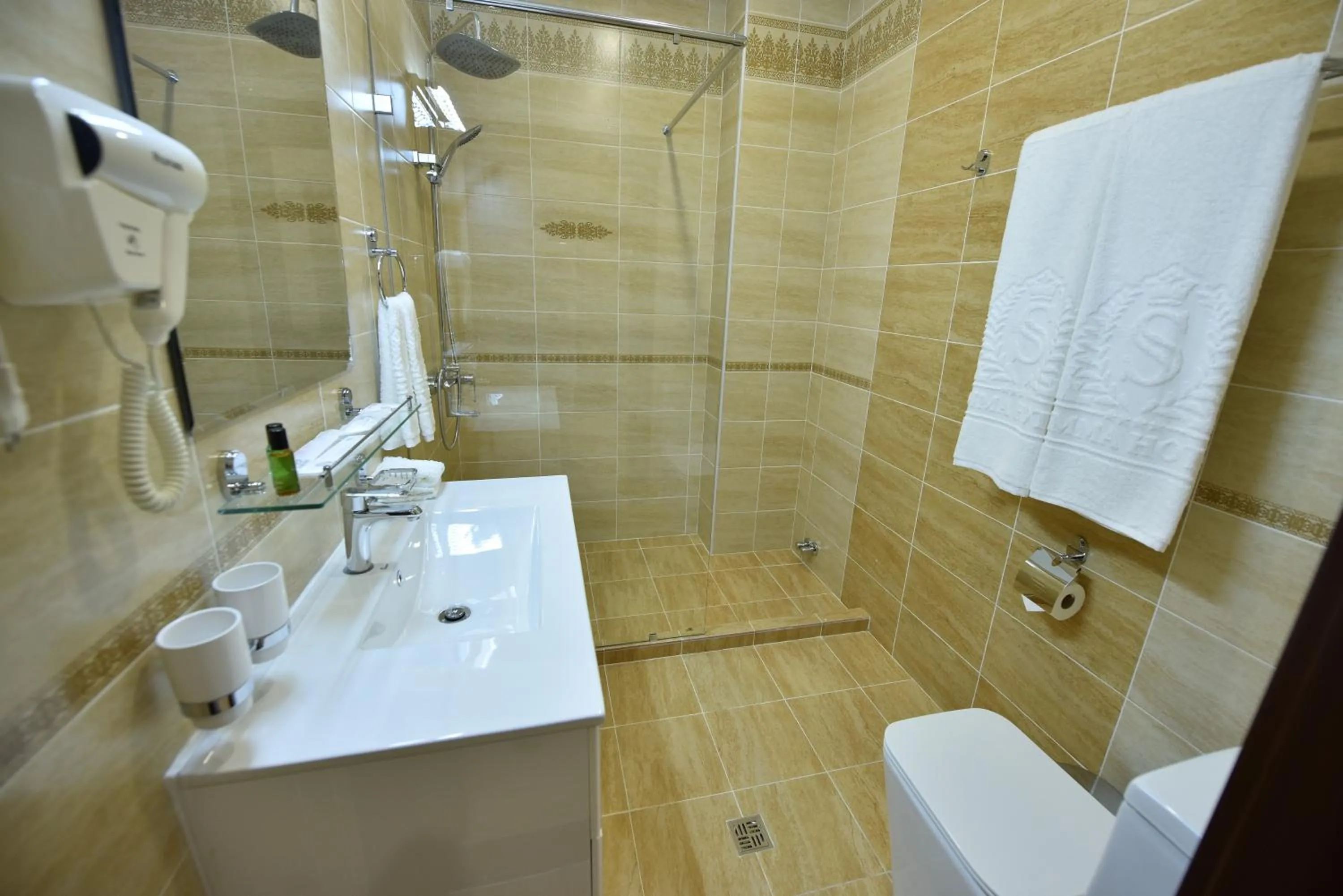 Shower in Simma Hotel Spa & Waterpark