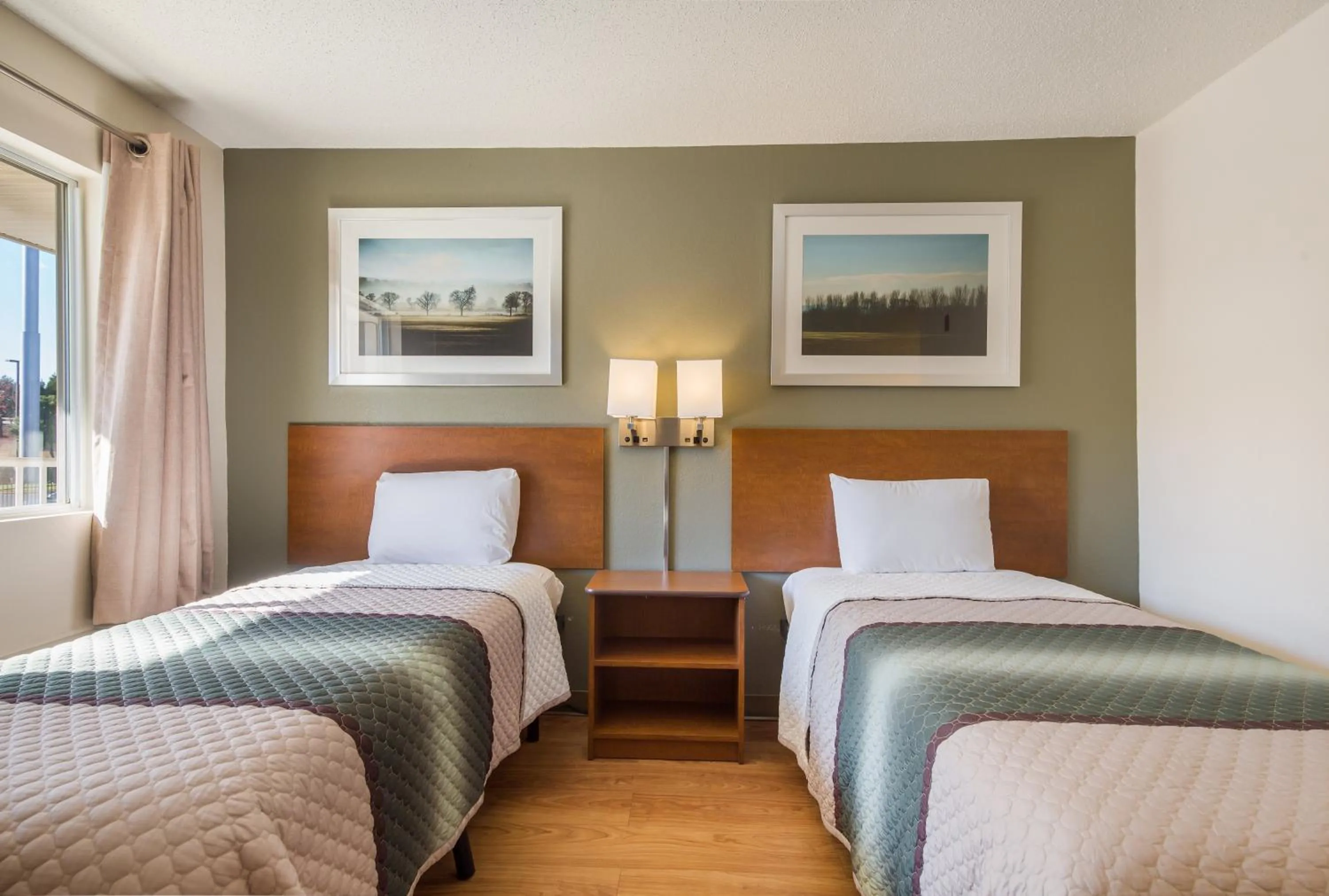 Photo of the whole room, Bed in HomeTowne Studios by Red Roof Spartanburg - Asheville Highway