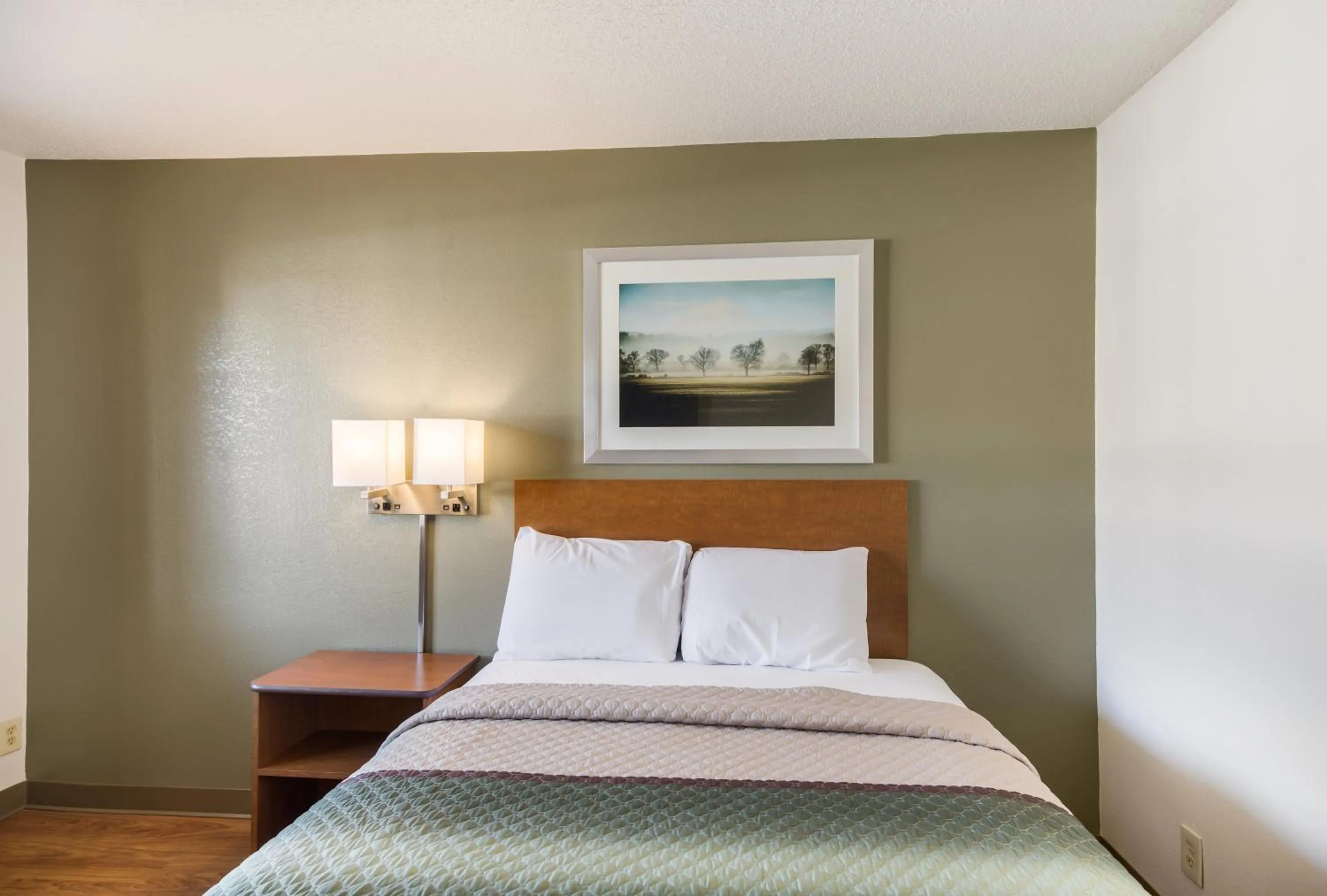 Photo of the whole room, Bed in HomeTowne Studios by Red Roof Spartanburg - Asheville Highway