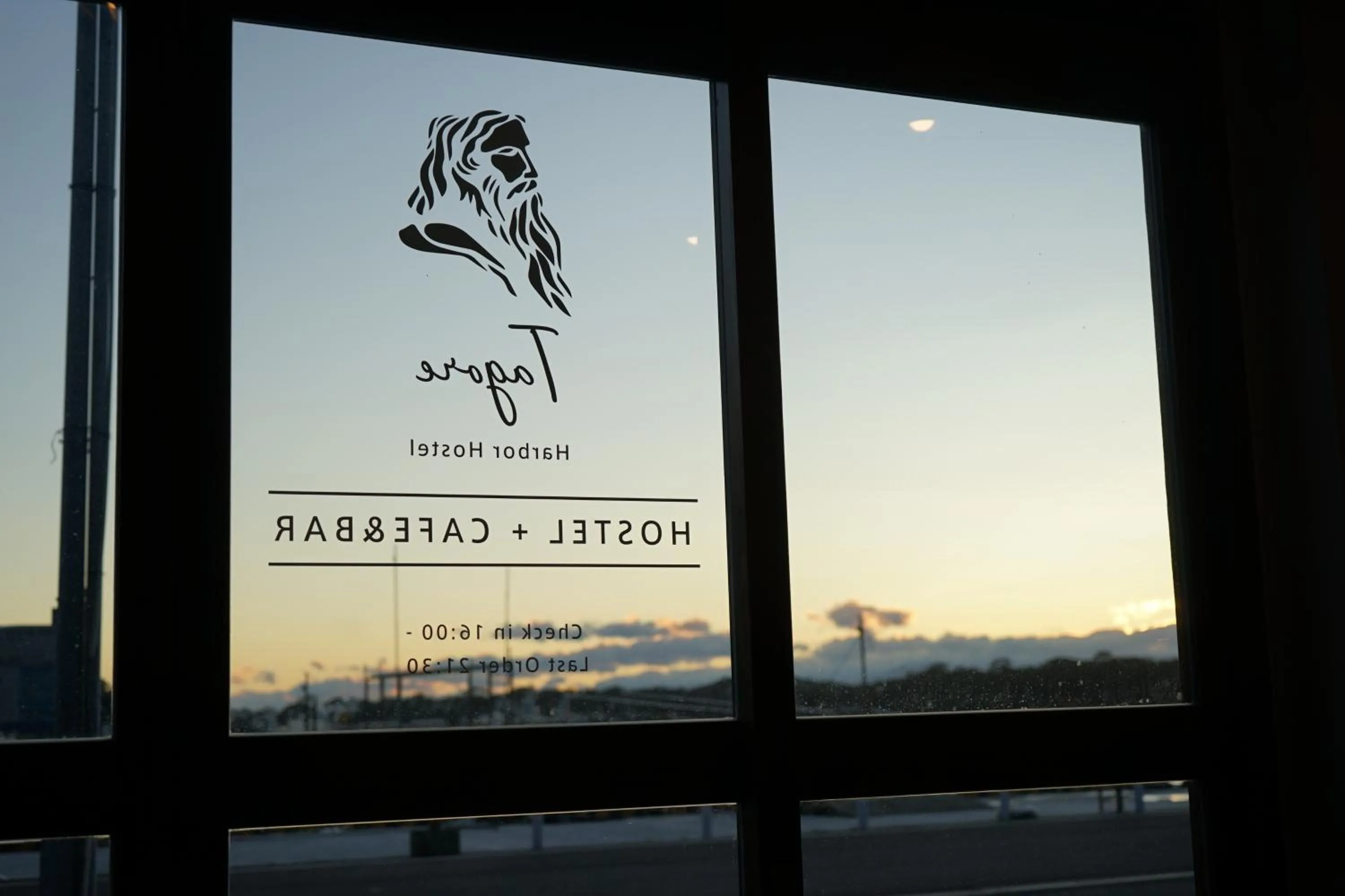 Facade/entrance in Tagore Harbor Hostel