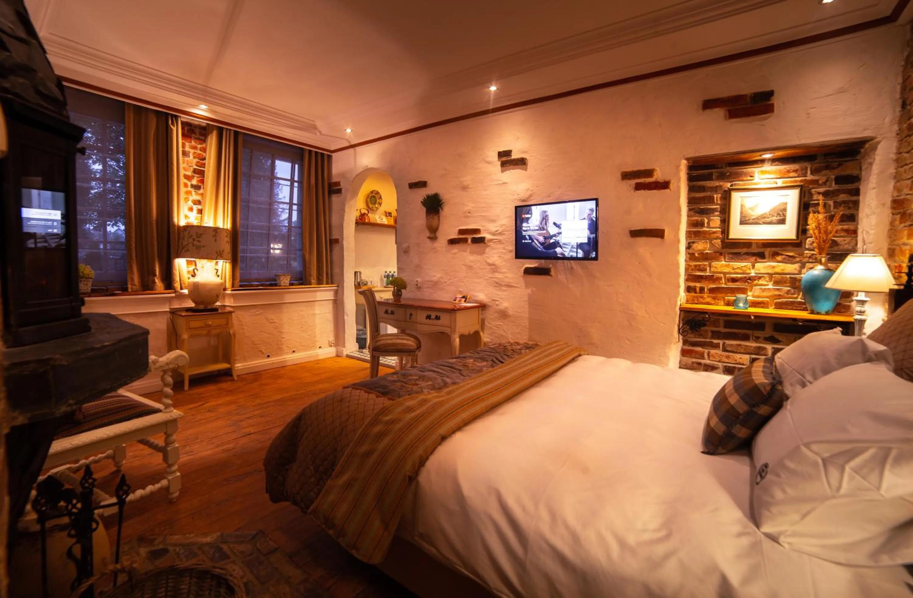 Photo of the whole room, Bed in Paul's Fantasia Boutique Suites