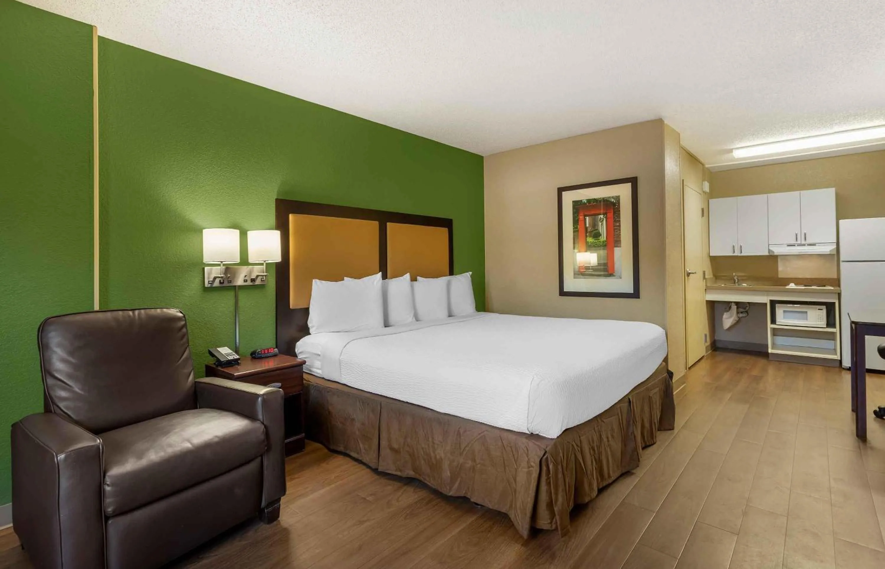 Bedroom, Bed in Extended Stay America Suites - Cincinnati - Springdale - I-275
