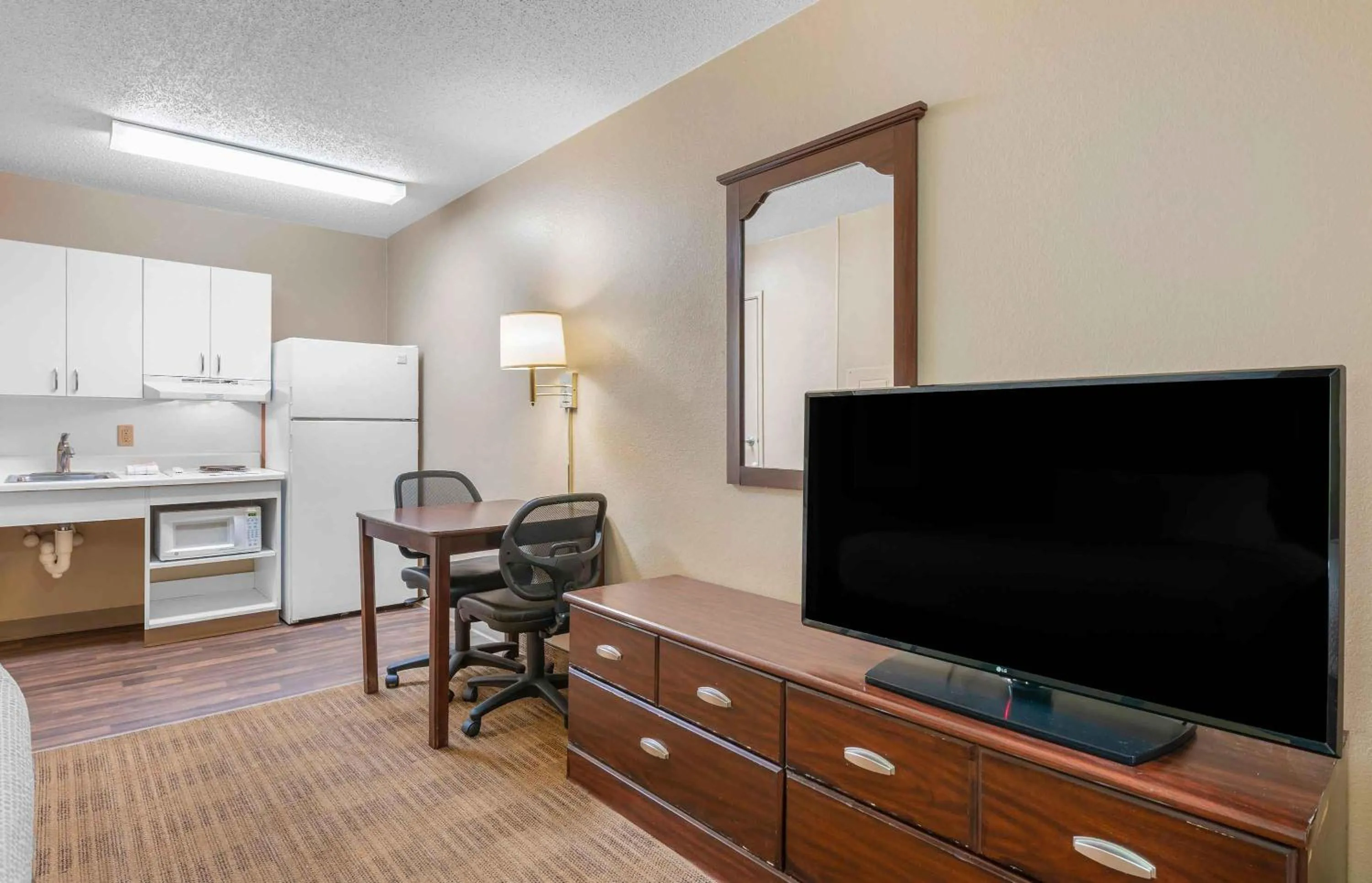 Bedroom in Extended Stay America Suites - Cincinnati - Springdale - I-275