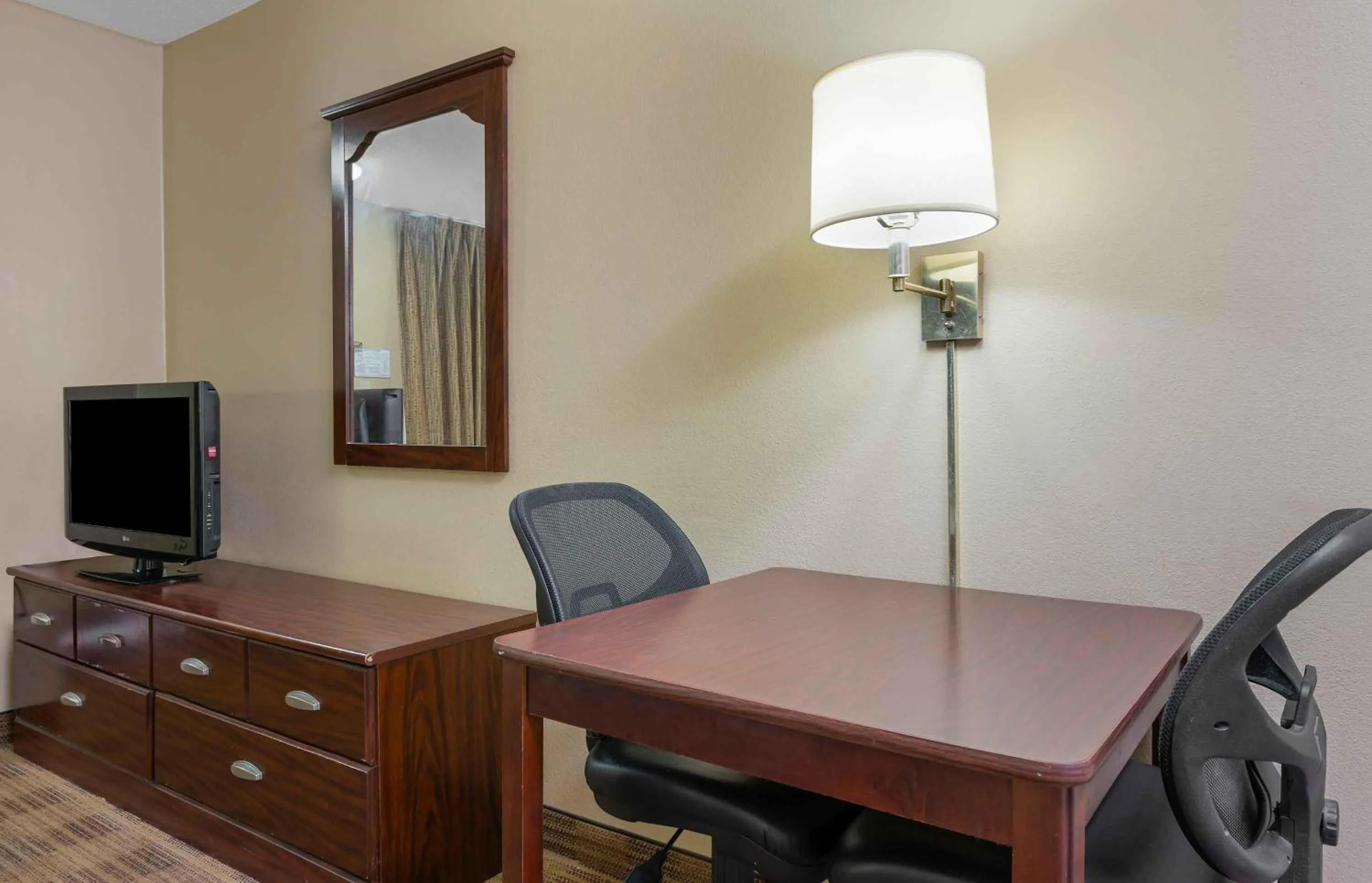Bedroom in Extended Stay America Suites - Cincinnati - Springdale - I-275