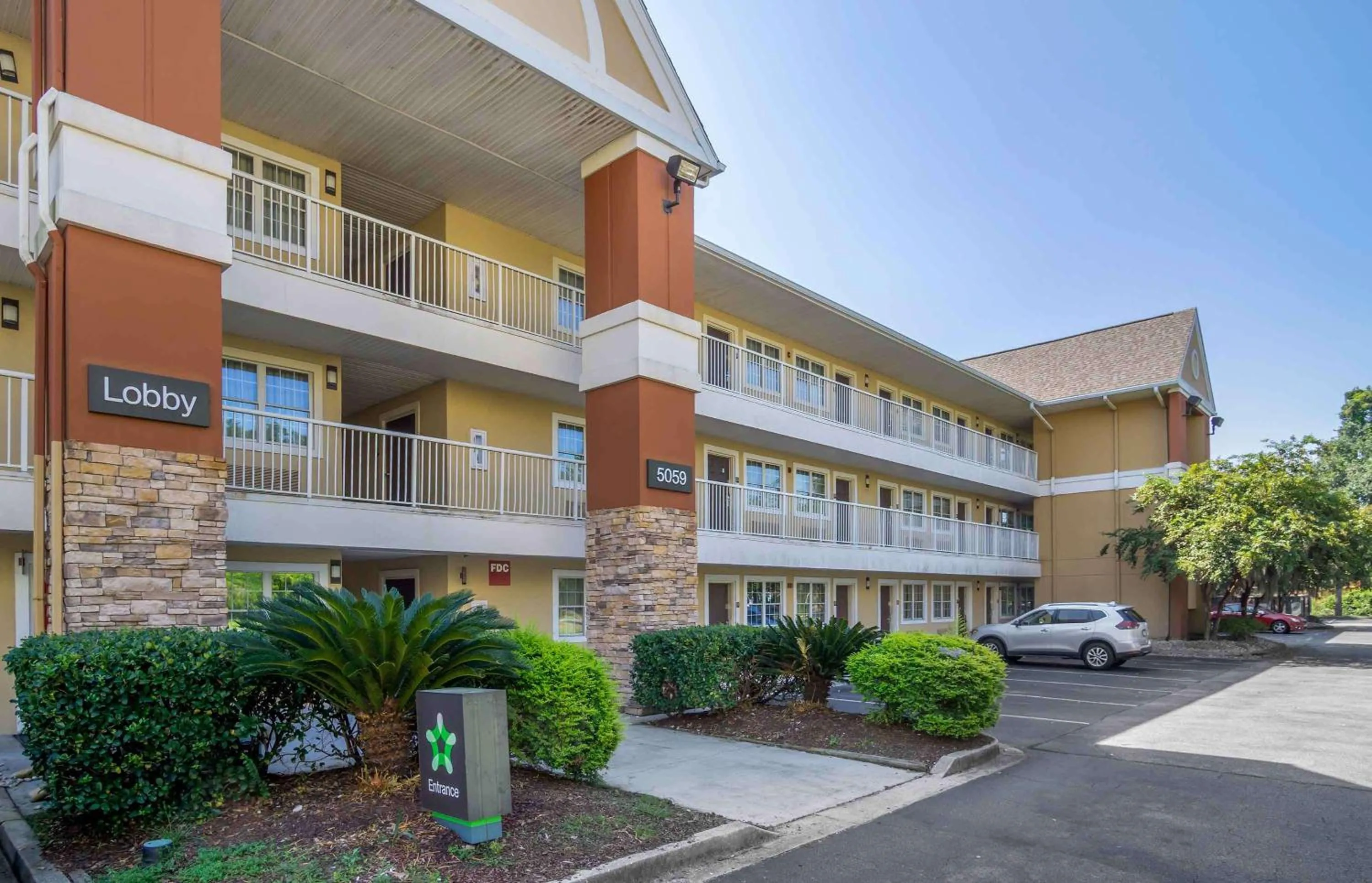 Property building in Extended Stay America Suites - Charleston - North Charleston