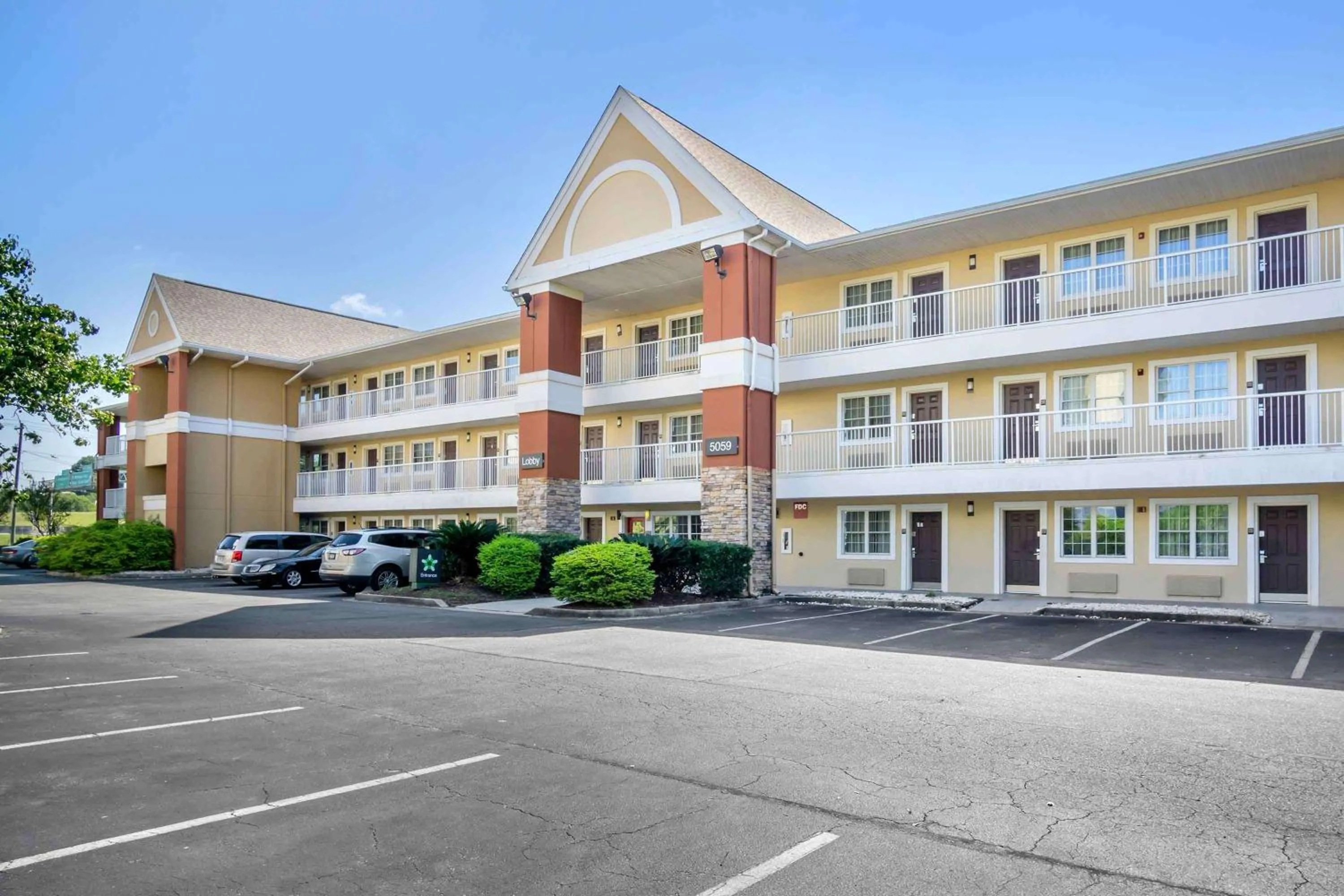 Property building in Extended Stay America Suites - Charleston - North Charleston