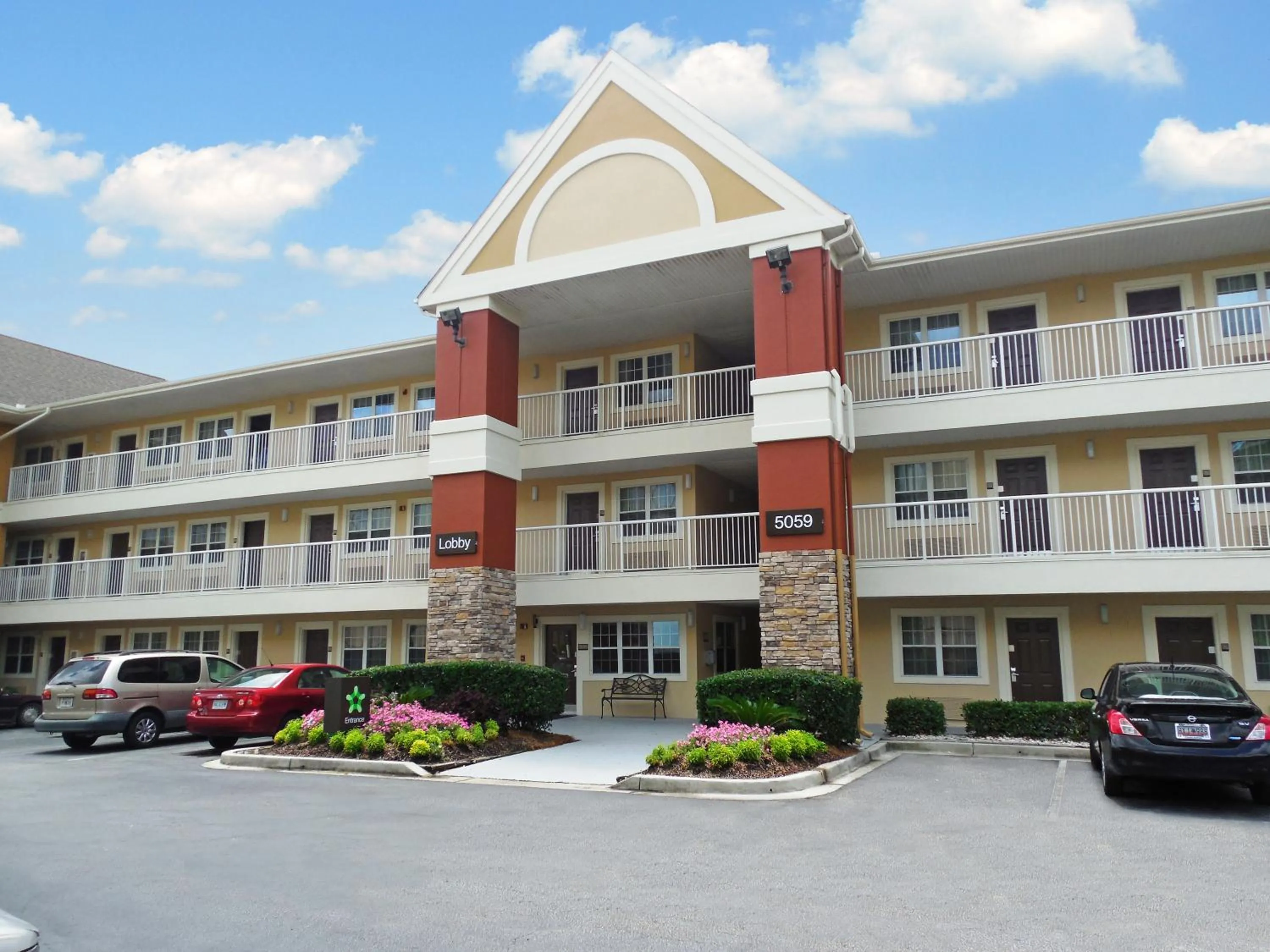 Property building in Extended Stay America Suites - Charleston - North Charleston