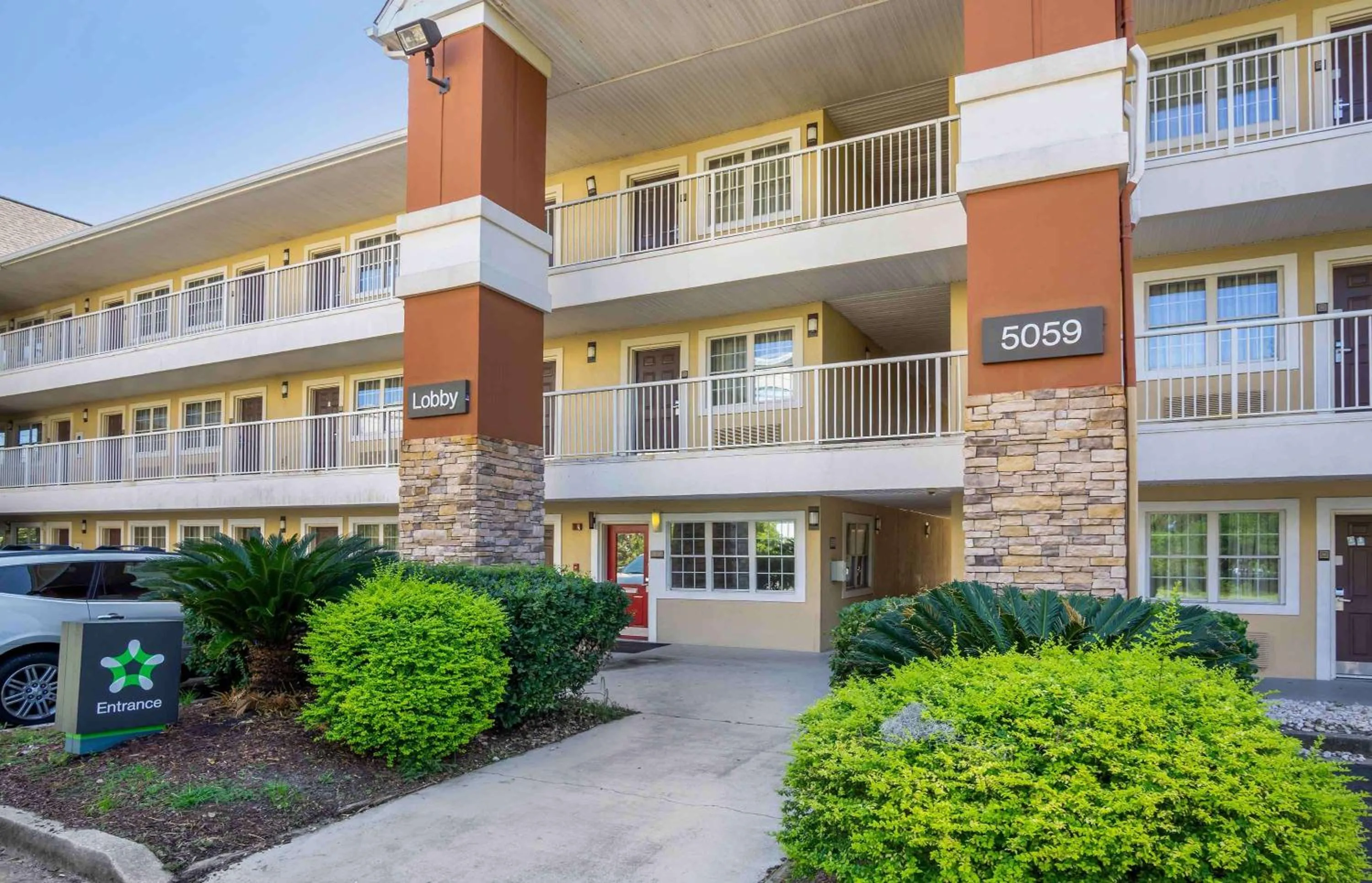 Property building in Extended Stay America Suites - Charleston - North Charleston